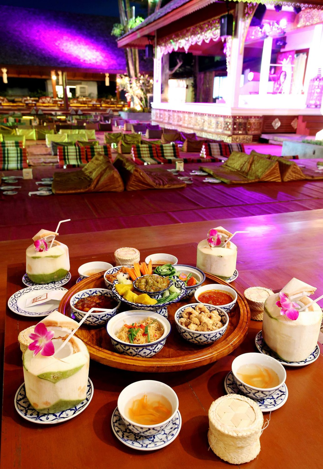 เฮือนขันโตก ขนมจีน บ้านน้ำพริก, Mira Cuisine, ถึงเจียงใหม่ คิทเช่น อาหารเหนือ, สบันงา, คุ้มขันโตก, ลำแต๊ๆ, หอมป้อมหอมเป, บ้านขันโตกฮาลาล