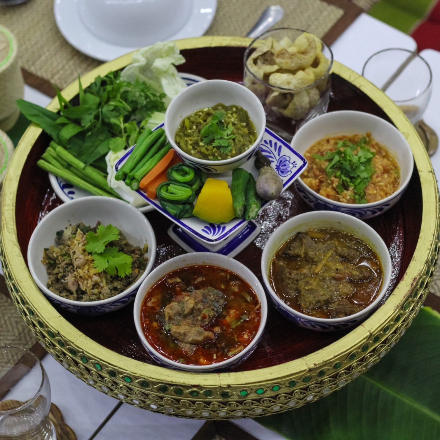 เฮือนขันโตก ขนมจีน บ้านน้ำพริก, Mira Cuisine, ถึงเจียงใหม่ คิทเช่น อาหารเหนือ, สบันงา, คุ้มขันโตก, ลำแต๊ๆ, หอมป้อมหอมเป, บ้านขันโตกฮาลาล