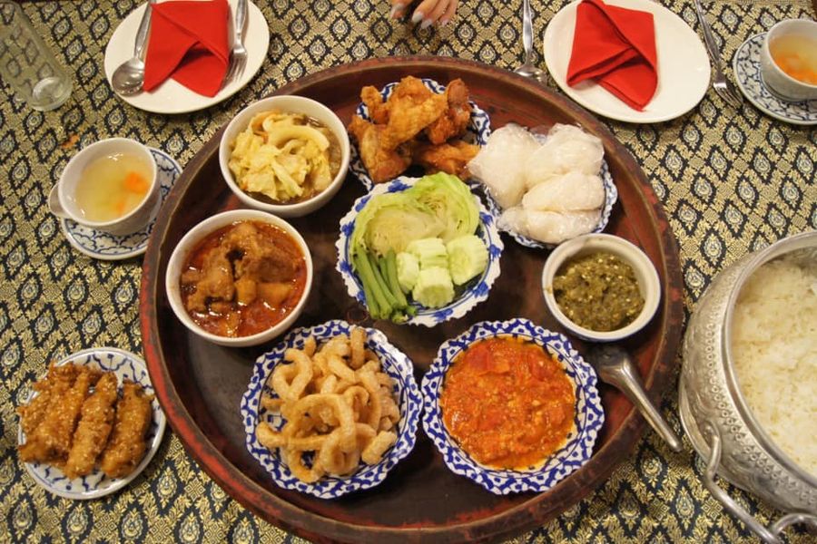 เฮือนขันโตก ขนมจีน บ้านน้ำพริก, Mira Cuisine, ถึงเจียงใหม่ คิทเช่น อาหารเหนือ, สบันงา, คุ้มขันโตก, ลำแต๊ๆ, หอมป้อมหอมเป, บ้านขันโตกฮาลาล