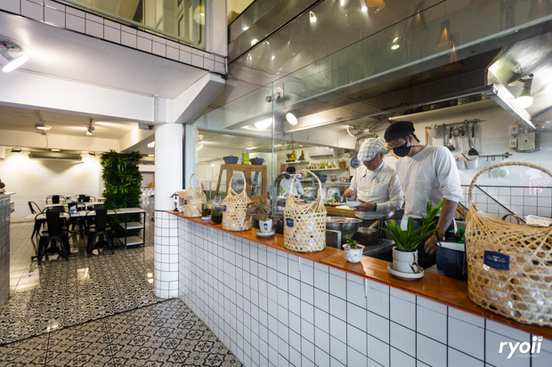 NARA Thai Cuisine, ธธดา TH•TH•DAH, Marie Guimar, อรุณ, Phuket Town Restaurant, บ้านรับรอง, ต้นเครื่อง, Ruen Noppagao - ร้านอาหารเรือนนพเก้า, บ้านไอซ์, กลางซอย, อ้อยหวาน, Simmer by Praha , Ther Dining & Bar, Na Bowon ณ บวร, คุณเอียดชาววัง & ANYA Cafe', Supanniga Eating Room, สาขาท่าเตียน