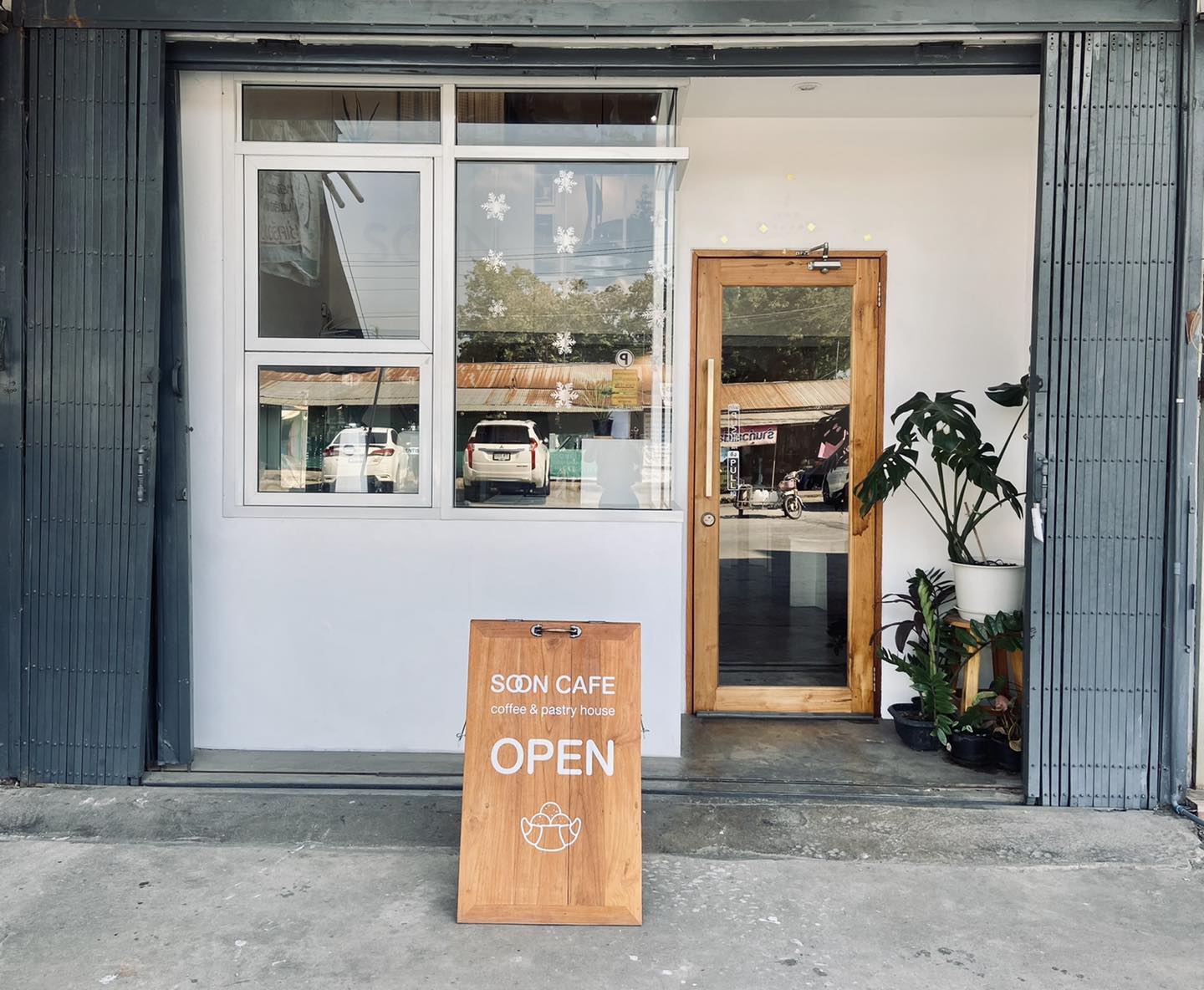 Simple Things, Mindset Cafe, GIVEANDTAKE Cafe House, เถียงนา Coffee and Bakery Farm, TARA Kaffee&amp;Patisserie', Mood Cafe, View doi Coffee Home, One Day One Cafe', สวนพร้าว คาเฟ่, A Little Craft Cafe, Braverly, สวนป่าตากา คาเฟ่, SOON CAFE, Ava Cafe’, Charfinn cafe’, PlumucH, Harmonica 2, River Bar Cafe, Chavee Cafe, TonTong Cafe, สวนเหนือกาแฟ, Diff desofto, สายหวานคาเฟ่, Kyoto Shi Cafe, DRIP GAN, Move on - มูฟออน