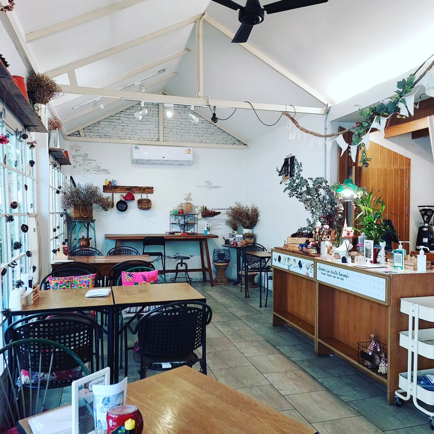 Au Bon Pain Luxe, Bijoux de Beurre Echire, นนท์รญา เบเกอรี่, Thestorycaker, Narak Café, บ้าน บ้าน 34 Home Cafe', Custard Nakamura, Baker x Florist, KEYI, Cafe Eiffel, Landhaus Bakery