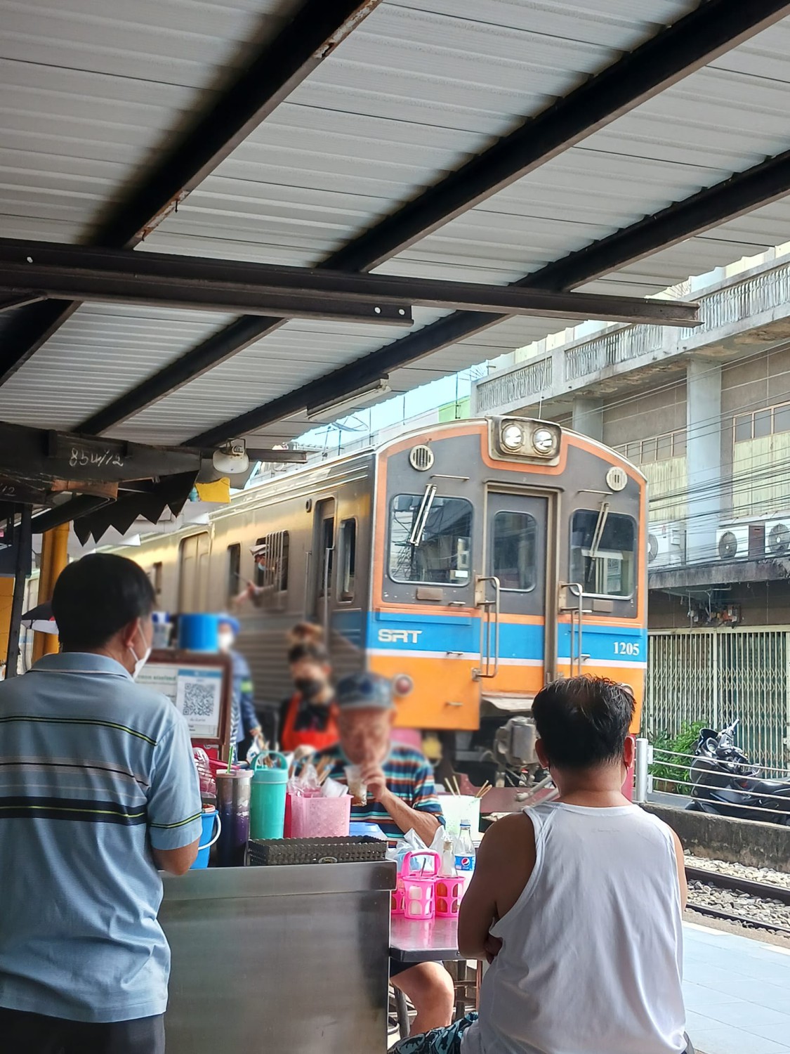 เย็นตาโฟรสเด็ดโบสถ์แม่พระฟาติมา, เย็นตาโฟ คอนแวนต์, อู๋ เย็นตาโฟประตูผี, ร้านไทยรุ่งเรืองเย็นตาโฟเจริญผล, ศาลาแดงเย็นตาโฟ, ปุ๊ เย็นตาโฟ, เตี้ยเย็นตาโฟ, ชาละวันเย็นตาโฟ, เฮียตี๋ ก๋วยเตี๋ยวลูกชิ้นปลาเย็นตาโฟเยาวราชลาดพร้าววังหิน, จิระเย็นตาโฟ, โฟพ่นไฟ, พัวกี่, นายอ้วนเย็นตาโฟเสาชิงช้า, เจ๊อี่ เย็นตาโฟ ต้มยำ, ก๋วยเตี๋ยวเย็นตาโฟพี่หมู รสเด็ด, เม้งโภชนา ปิ่นเกล้า ลูกชิ้นปลา, เจ๊น้อยเย็นตาโฟ พระราม4, เย็นตาโฟ62, ใช่ เตี๋ยวปลา, เย็นตาโฟโพธาราม, เจ้อ้วนเย็นตาโฟ Jeauan yentafo, เย็นตาโฟฮ่องเต้ ศรีย่าน, เย็นตาโฟป้าเสนา เล้งแซ่บ, เพ้งเย็นตาโฟเจ้าเก่า ตลาดห้วยขวาง
