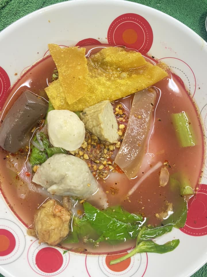 เย็นตาโฟรสเด็ดโบสถ์แม่พระฟาติมา, เย็นตาโฟ คอนแวนต์, อู๋ เย็นตาโฟประตูผี, ร้านไทยรุ่งเรืองเย็นตาโฟเจริญผล, ศาลาแดงเย็นตาโฟ, ปุ๊ เย็นตาโฟ, เตี้ยเย็นตาโฟ, ชาละวันเย็นตาโฟ, เฮียตี๋ ก๋วยเตี๋ยวลูกชิ้นปลาเย็นตาโฟเยาวราชลาดพร้าววังหิน, จิระเย็นตาโฟ, โฟพ่นไฟ, พัวกี่, นายอ้วนเย็นตาโฟเสาชิงช้า, เจ๊อี่ เย็นตาโฟ ต้มยำ, ก๋วยเตี๋ยวเย็นตาโฟพี่หมู รสเด็ด, เม้งโภชนา ปิ่นเกล้า ลูกชิ้นปลา, เจ๊น้อยเย็นตาโฟ พระราม4, เย็นตาโฟ62, ใช่ เตี๋ยวปลา, เย็นตาโฟโพธาราม, เจ้อ้วนเย็นตาโฟ Jeauan yentafo, เย็นตาโฟฮ่องเต้ ศรีย่าน, เย็นตาโฟป้าเสนา เล้งแซ่บ, เพ้งเย็นตาโฟเจ้าเก่า ตลาดห้วยขวาง