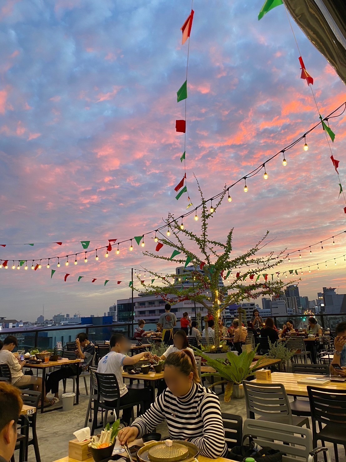 Everyday mookrata &amp; cafe, นั่งปิ้ง หมูกระทะ, Sky grill หมูกระทะ, อารียา หมูกระทะ สาขา 3 รูฟท็อป, หมูกระทะคนรวย, หมูหมึกกุ้ง, Bargyuu, ปิ้งเนย บุฟเฟ่ต์ปิ้งย่างกระทะร้อน อโศก on-the-roof