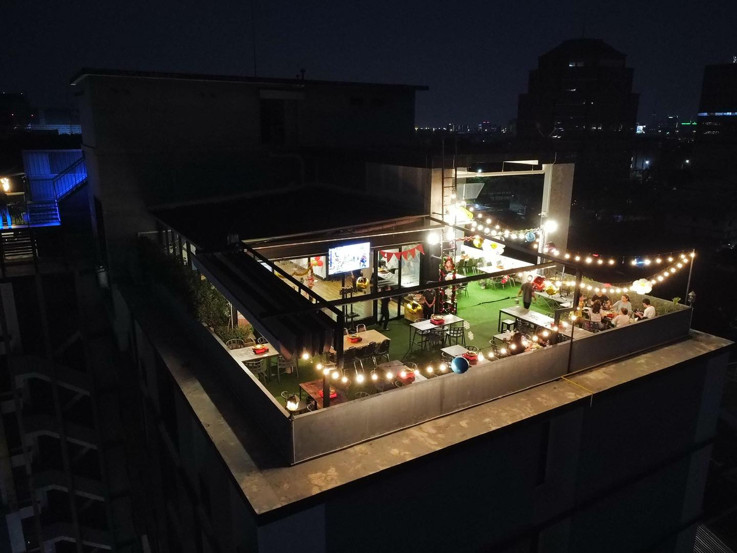 Everyday mookrata &amp; cafe, นั่งปิ้ง หมูกระทะ, Sky grill หมูกระทะ, อารียา หมูกระทะ สาขา 3 รูฟท็อป, หมูกระทะคนรวย, หมูหมึกกุ้ง, Bargyuu, ปิ้งเนย บุฟเฟ่ต์ปิ้งย่างกระทะร้อน อโศก on-the-roof