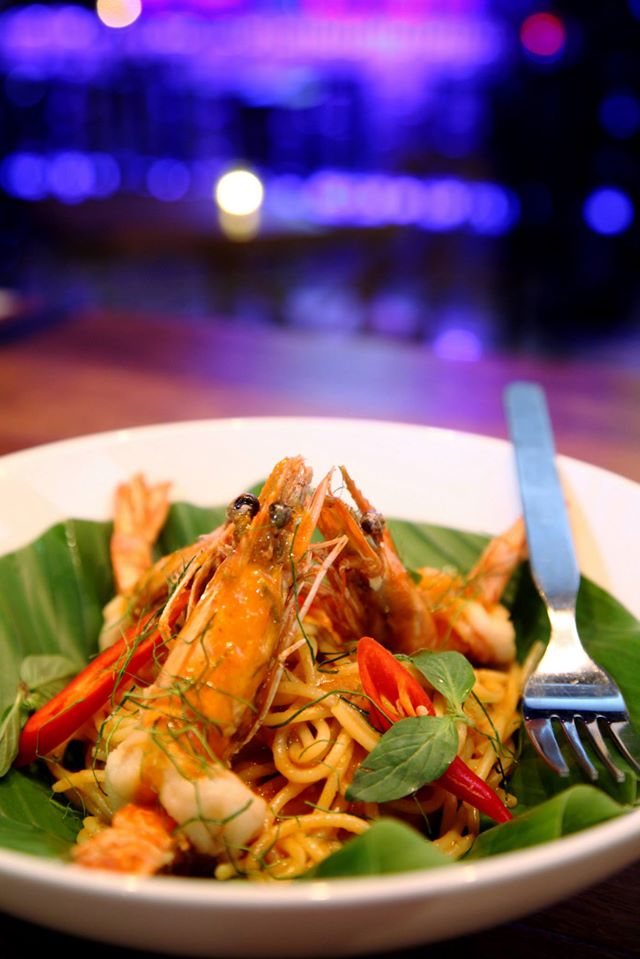 Moonshine Bar, พิซซ่าลันตา Pizza Lanta, Chart Bar, At-Mosphere Rooftop Cafe', Molly, Buddy Beer, Fu Bar, Prime Burger Khaosan, Ranee’s Restaurant, Hippie De Bar