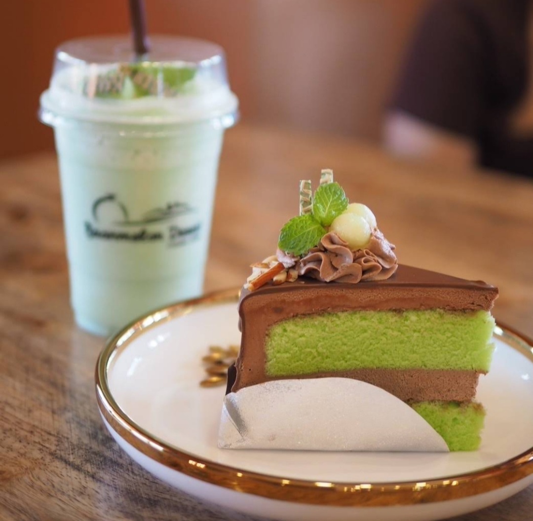 Unplan, ma na cafe', ปลาชุม : Plachum Café & Bistro, Nava House Café - นาวา เฮ้าส์ คาเฟ่, Coffee 123, FarmVille Chachoengsao, บ้านพระจันทร์เวียน, กรีนวิลล์ ผักสลัดเสิร์ฟจากฟาร์ม , D•presso cafe, Baan Melon Desert, Red Cat Cafe ตลาดบ้านใหม่, Lifehouse Cafe & Kitchen, T13 Café