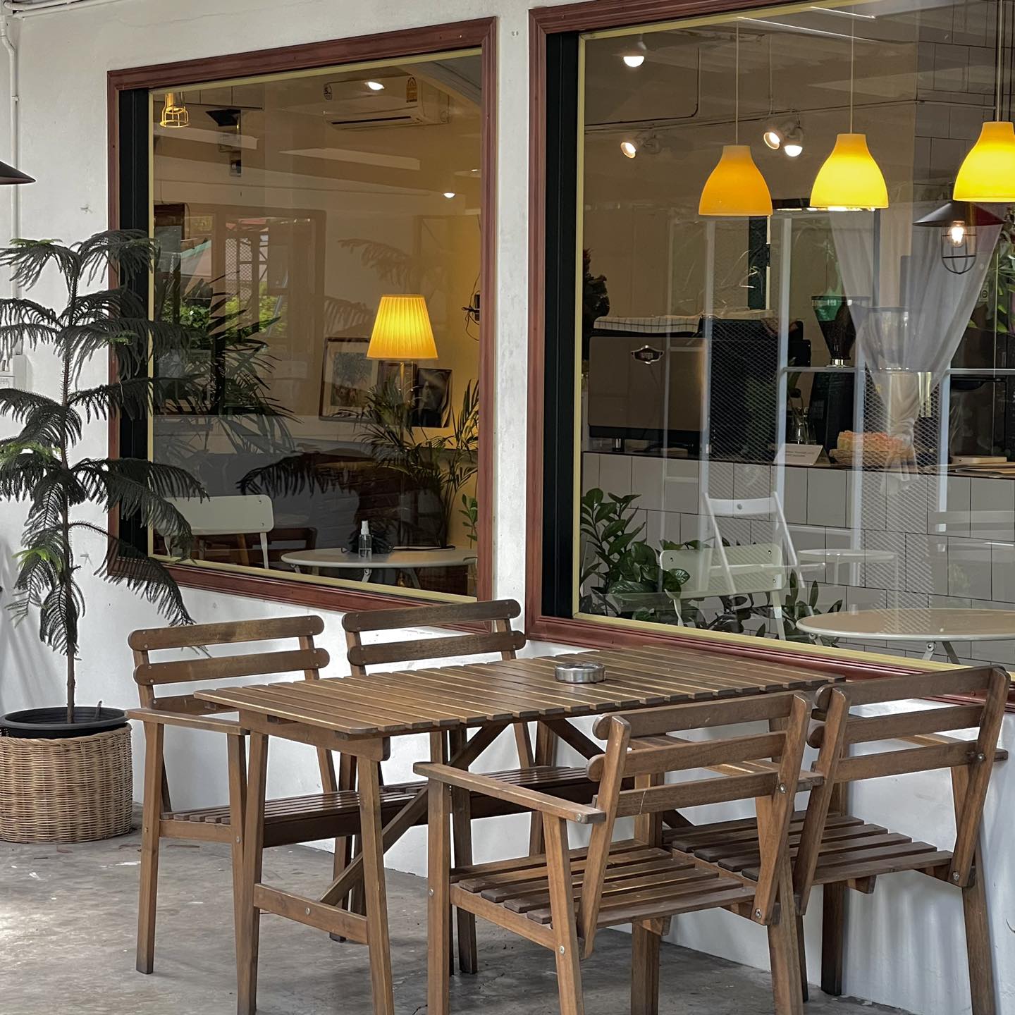 Way Coffee House, Piccolo BangSaen, Peaceful Cafe, Artory.cafe.crafts, Cubbie ‘s, To Die For Coffee, U Cafe & Bakery, A blank coffee, Coffee Train, WON HOUSE, Standtall Coffee, Small House Coffee