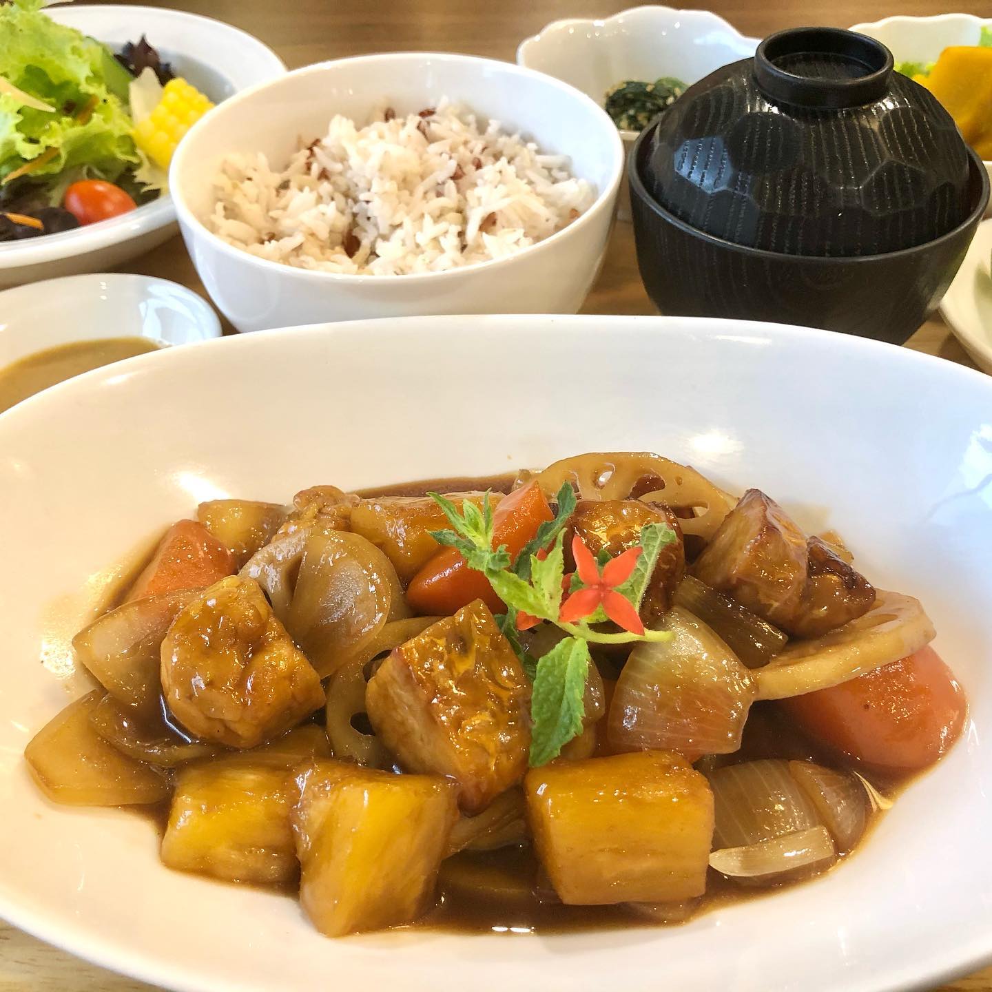 VEGANERIE Concept, UNAGI SANYA, Sabor Brasil Restaurant, Masa Garden, Isshin Japanese restaurant, 39Espresso, มงคลอาหารตามสั่ง 26, The Bibimbab, GaGa Udon House, SUSTAINA Organic Restaurant, Yakiniku EN, Dong E, Mekiki no ginji, Sky on 20