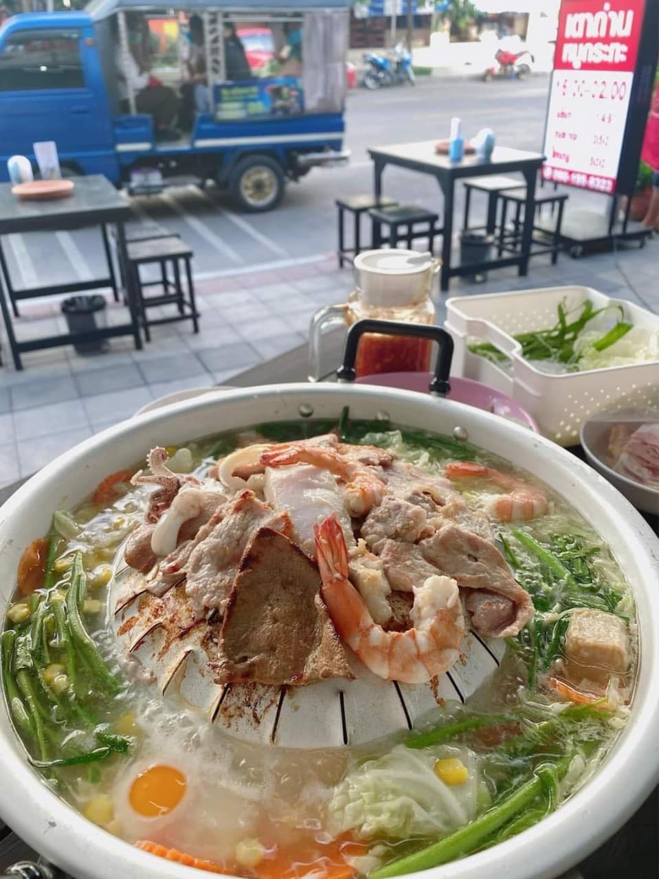 Cypher Gelato, สุกี้จินดา, สาขาลาดพร้าววังหิน, เถ่าชิ่ว น้ำเต้าหู้มือหนึ่ง, เตาถ่าน หมูกระทะ, Unfinished Coffee Roaster, เซี้ยม ก๋วยเตี๋ยวสุโขทัย วังหิน, เครปป้าเฉื่อย, สาขา Plaza Lagoon, เฝอ'54, สาขาลาดพร้าววังหิน 60, ซ้งเป็ดพะโล้, ผัดไทยวังหิน Showปัง, ราดหน้าฟาไฉ, โกวนัน, โกวใหญ่ ก๋วยเตี๋ยวหมูต้มยำ, รัตนา ราชาบะหมี่เกี๊ยวข้าวหมูแดง, ทวีชัยเป็ดพะโล้, กล้วยทอดล้านช้าง, Wood Café, หมูมาไก่ไป, เลิศทิพย์วังหิน, ก๋วยเตี๋ยวต้มยำไข่ลาวา, Buta Shabu, โก โรตีชาชัก ลาดพร้าววังหิน
