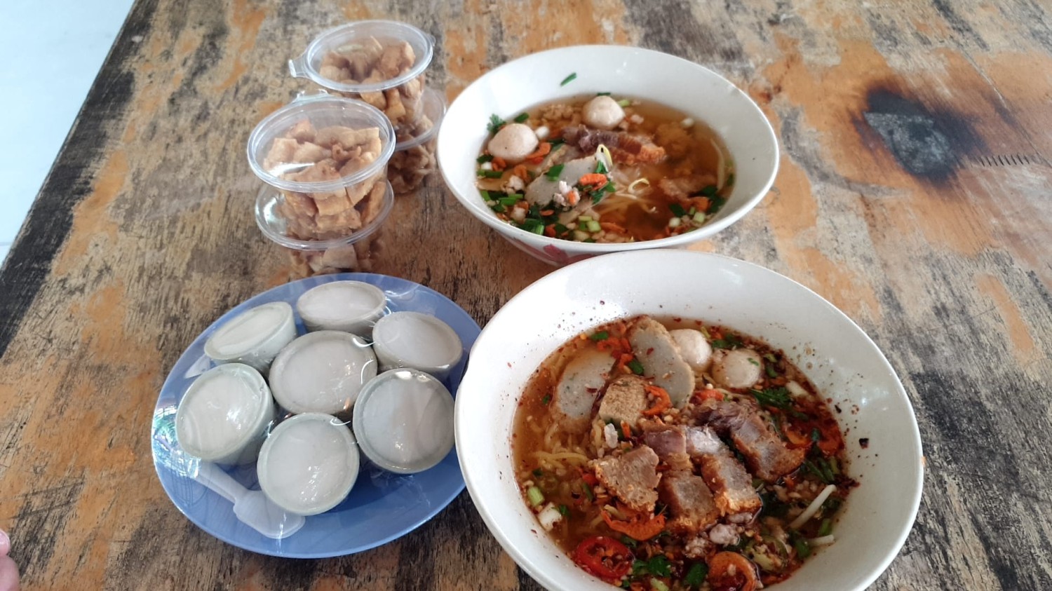 ก๋วยเตี๋ยวเรือในคลอง อยุธยา, กรุงเก่า"เตี๋ยวเรือ", ก๋วยเตี๋ยวเรือลวกปากริมคลอง &amp; หมูกะทะ อยุธยา, ก๋วยเตี๋ยวเรืออยุธยา-โอชินสูตรโบราณ, ร้านก๋วยเตี๋ยวเรือโอ่งบนแพริมแม่น้ำน้อย, ก๋วยเตี๋ยวเรือกิมหลวน อยุธยา, ก๋วยเตี๋ยวเรือ ตาลเดี่ยว'เตี๋ยวเรือ, ก๋วยเตี๊ยวลุงแจ๊ะ (บัวหวาน), ร้านก๋วยเตี๋ยวตาไห (คลองท่อ), ก๋วยเตี๋ยวเรือแม่วันดี อยุธยา, ก๋วยเตี๋ยวเรือแม่ต่วม อยุธยา, ก๋วยเตี๋ยวเรือ เสือร้องไห้, ก๋วยเตี๋ยวเรือ "รสโจ๊ะ" ป้าไวท์, ก๋วยเตี๋ยวเรืออยุธยา ป้าษา2, ก๋วยเตี๋ยววัดใหญ่, ก๋วยเตี๋ยวเรือห้อยขา อยุธยา, ก๋วยเตี๋ยวเรือนายอ๊อฟ สูตร”ยายจง”รสดั้งเดิม, ไทยเทวา ก๋วยเตี๋ยวเรืออยุธยา, ต้อยตลาดแตก สาขาใหญ่ ก๋วยเตี๋ยวเรืออยุธยา