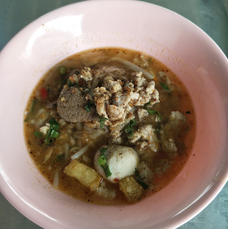 ก๋วยเตี๋ยวเรือในคลอง อยุธยา, กรุงเก่า"เตี๋ยวเรือ", ก๋วยเตี๋ยวเรือลวกปากริมคลอง &amp; หมูกะทะ อยุธยา, ก๋วยเตี๋ยวเรืออยุธยา-โอชินสูตรโบราณ, ร้านก๋วยเตี๋ยวเรือโอ่งบนแพริมแม่น้ำน้อย, ก๋วยเตี๋ยวเรือกิมหลวน อยุธยา, ก๋วยเตี๋ยวเรือ ตาลเดี่ยว'เตี๋ยวเรือ, ก๋วยเตี๊ยวลุงแจ๊ะ (บัวหวาน), ร้านก๋วยเตี๋ยวตาไห (คลองท่อ), ก๋วยเตี๋ยวเรือแม่วันดี อยุธยา, ก๋วยเตี๋ยวเรือแม่ต่วม อยุธยา, ก๋วยเตี๋ยวเรือ เสือร้องไห้, ก๋วยเตี๋ยวเรือ "รสโจ๊ะ" ป้าไวท์, ก๋วยเตี๋ยวเรืออยุธยา ป้าษา2, ก๋วยเตี๋ยววัดใหญ่, ก๋วยเตี๋ยวเรือห้อยขา อยุธยา, ก๋วยเตี๋ยวเรือนายอ๊อฟ สูตร”ยายจง”รสดั้งเดิม, ไทยเทวา ก๋วยเตี๋ยวเรืออยุธยา, ต้อยตลาดแตก สาขาใหญ่ ก๋วยเตี๋ยวเรืออยุธยา
