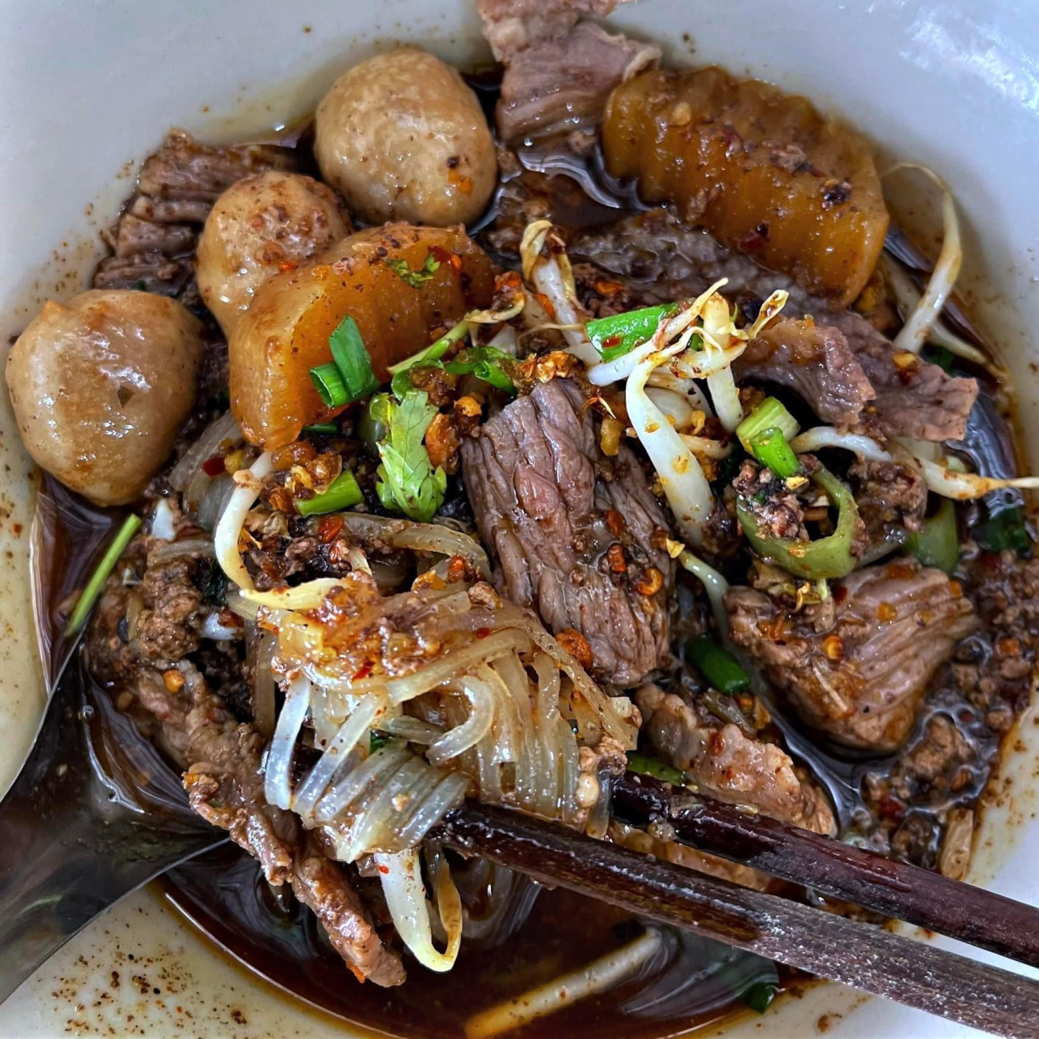 ก๋วยเตี๋ยวเรือในคลอง อยุธยา, กรุงเก่า"เตี๋ยวเรือ", ก๋วยเตี๋ยวเรือลวกปากริมคลอง &amp; หมูกะทะ อยุธยา, ก๋วยเตี๋ยวเรืออยุธยา-โอชินสูตรโบราณ, ร้านก๋วยเตี๋ยวเรือโอ่งบนแพริมแม่น้ำน้อย, ก๋วยเตี๋ยวเรือกิมหลวน อยุธยา, ก๋วยเตี๋ยวเรือ ตาลเดี่ยว'เตี๋ยวเรือ, ก๋วยเตี๊ยวลุงแจ๊ะ (บัวหวาน), ร้านก๋วยเตี๋ยวตาไห (คลองท่อ), ก๋วยเตี๋ยวเรือแม่วันดี อยุธยา, ก๋วยเตี๋ยวเรือแม่ต่วม อยุธยา, ก๋วยเตี๋ยวเรือ เสือร้องไห้, ก๋วยเตี๋ยวเรือ "รสโจ๊ะ" ป้าไวท์, ก๋วยเตี๋ยวเรืออยุธยา ป้าษา2, ก๋วยเตี๋ยววัดใหญ่, ก๋วยเตี๋ยวเรือห้อยขา อยุธยา, ก๋วยเตี๋ยวเรือนายอ๊อฟ สูตร”ยายจง”รสดั้งเดิม, ไทยเทวา ก๋วยเตี๋ยวเรืออยุธยา, ต้อยตลาดแตก สาขาใหญ่ ก๋วยเตี๋ยวเรืออยุธยา