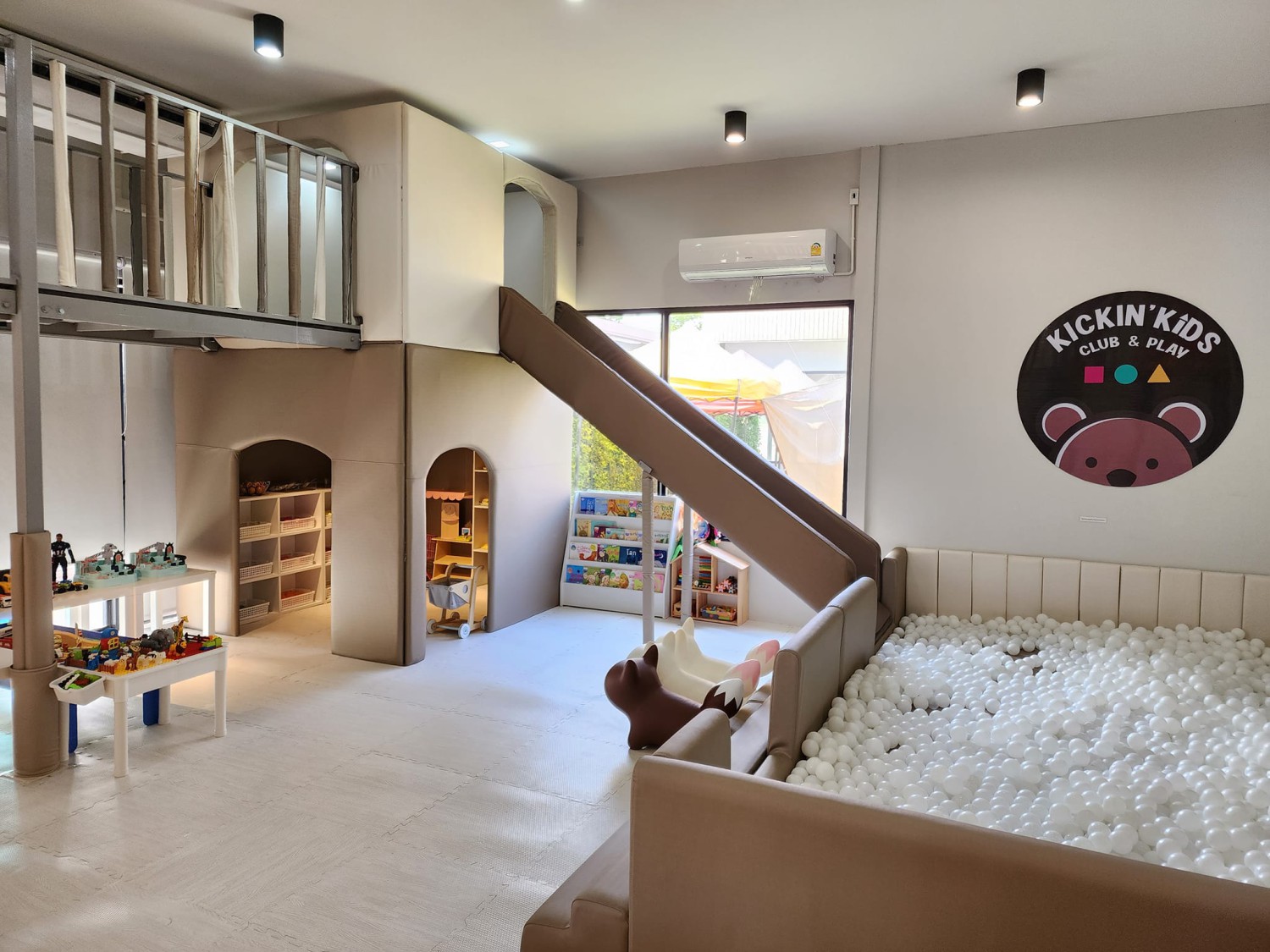 Kiddies’ House, ม้าก้านกล้วย คิดส์คาเฟ่, Little sheep kids cafe, Kickinkids, Moana Cafe, Organika Cafe and Play, Little Barn Kids Cafe, Pumpkin Art Town, DUBUA CAFE, FARM LUCK, Dressage Horse Café, Buttercup, Mari go round