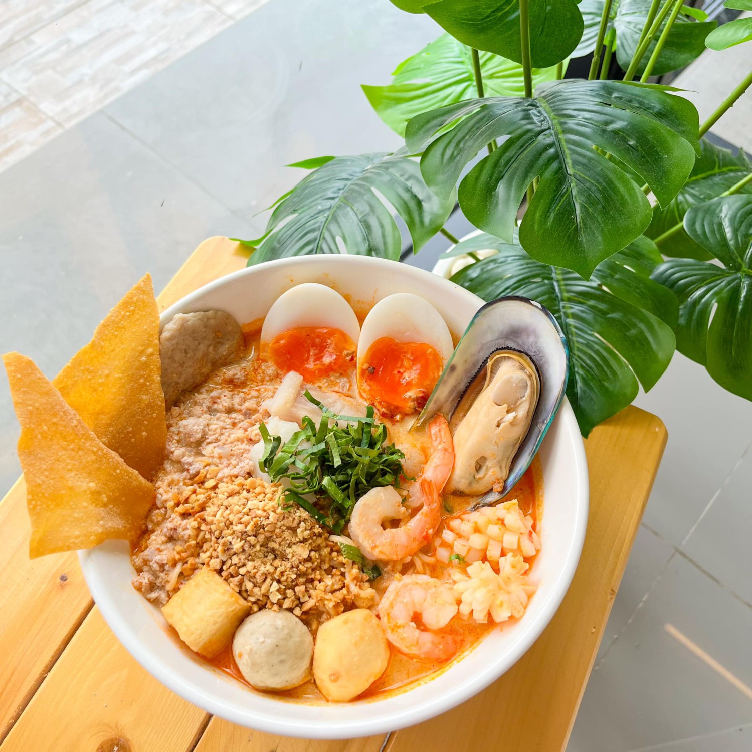 นิยมบุฟเฟ่ต์ ก๋วยเตี๋ยวไก่มะระ, ก๋วยเตี๋ยวเรือ จ้าวคุณ Jaokhun ปากน้ำ สมุทรปราการ, นายท่าน, เฮียปิงลูกชิ้นปลาหมึก, สำรวยก๋วยเตี๋ยวเนื้อ วัดอโศการาม, ก๋วยเตี๋ยวเรือเติมบุญ, ก๋วยเตี๋ยวปลื้ม เนื้อตุ๋น หมูตุ๋น, ก๋วยเตี๋ยวเนื้อ เจ๊หงษ์ แพรกษา, ก๋วยเตี๋ยวเป็ดเจ๊เต็ง, ต.รุ่งโรจน์ ลูกชิ้นปลา, เนื้อตุ๋น แม่ประคำ อร่อยที่สุดในโลก 24 ชม., เจ๊ลี ก๋วยเตี๋ยวเรืออยุธยา รสเด็ด, ติ๋มก๋วยเตี๋ยวเป็ด, ก๋วยเตี๋ยวลูกชิ้นยักษ์ - สะพานเขียว, ก๋วยเตี๋ยวดาวทอง, ก๋วยเตี๋ยวข้ามฟาก, สถานีรถไฟฟ้าทิพวัล-แบริ่งเก่า, ก๋วยเตี๋ยวเรือตรากบ ปั๊ม ปตท.สมจิตร, เจ๊ดา ก๋วยเตี๋ยวเป็ด ปากน้ำ