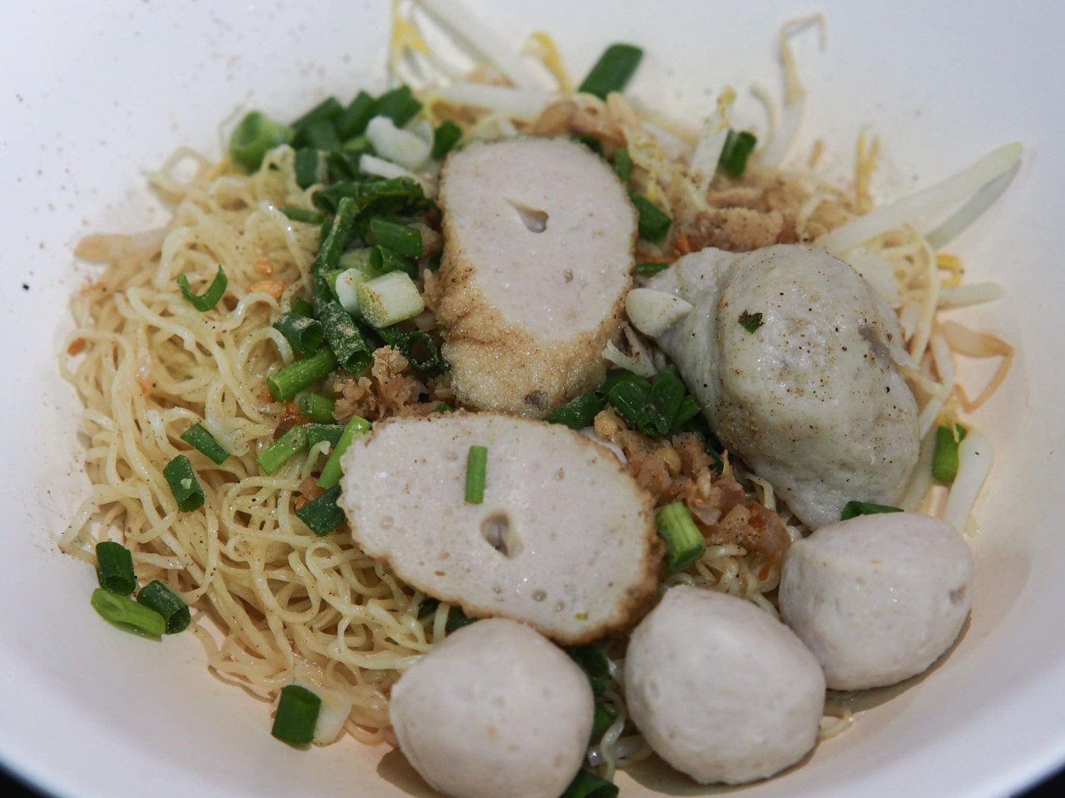 ส้มตำอุทุมพรกสิกรบางลำพู, คาริม โรตีมะตะบะ​, ขนมจีนน้ำยา บางลำภู, เจ้กบบางลำภู ต้มยำกุ้งรอบกลางคืน, Patonggo Cafe, จิระเย็นตาโฟ, ข้าวแกงบางลำพู 2517, ขนมเบื้องแม่ประภา, อาอีซะฮ์ รสดี, พัวกี่, ก๋วยเตี๋ยวลูกชิ้นปลานายง้ำ, โรงนํ้าชา มิตรามิตร, ข้าวแช่แม่ศิริ บางลำพู, พิกุลถั่วแปบแป้งสด, ห้องอาหารกร บางลำพู, เตี๋ยวตุ๋นบ้านสวน สาขาบางลำพู