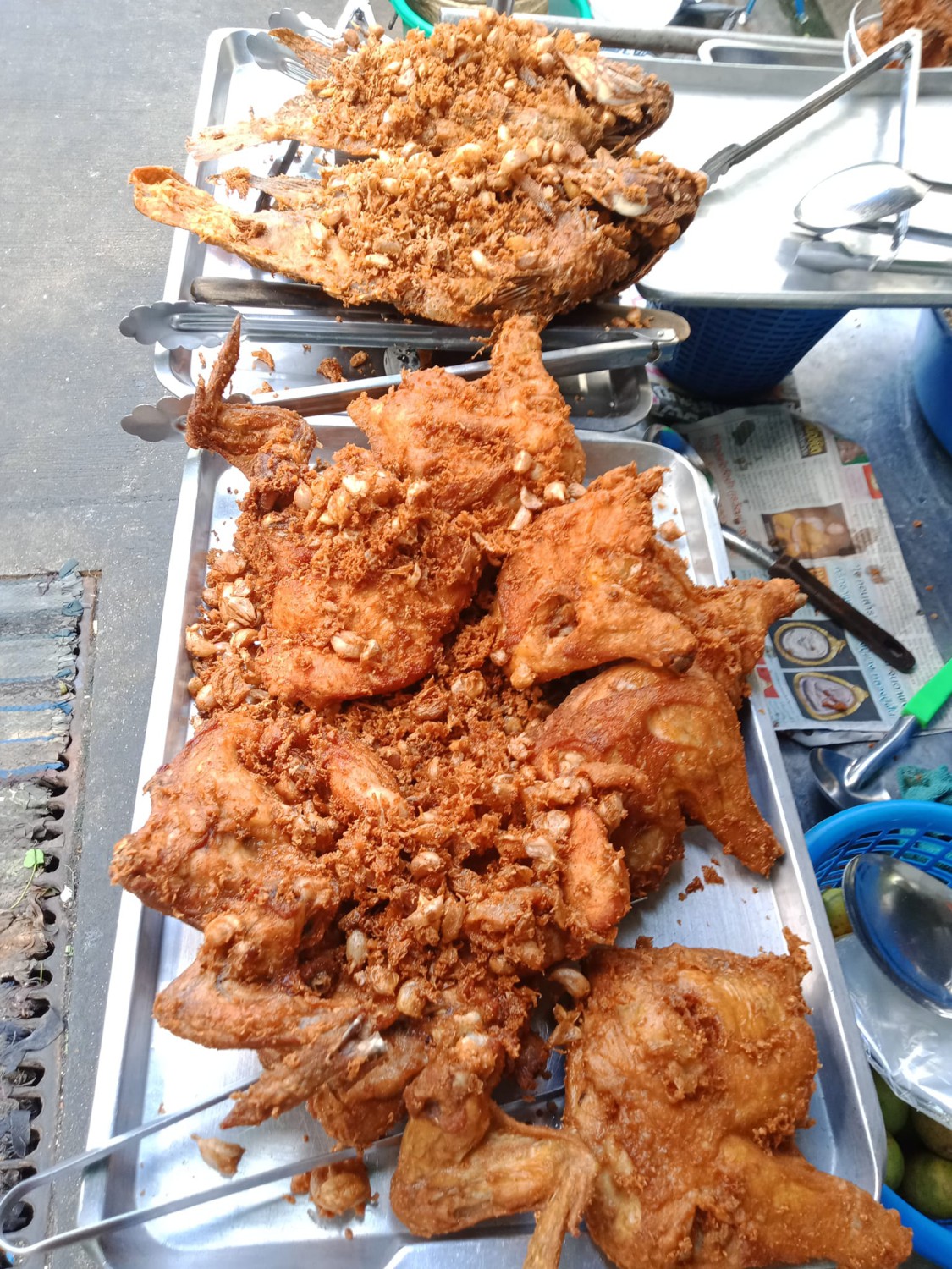 ส้มตำอุทุมพรกสิกรบางลำพู, คาริม โรตีมะตะบะ​, ขนมจีนน้ำยา บางลำภู, เจ้กบบางลำภู ต้มยำกุ้งรอบกลางคืน, Patonggo Cafe, จิระเย็นตาโฟ, ข้าวแกงบางลำพู 2517, ขนมเบื้องแม่ประภา, อาอีซะฮ์ รสดี, พัวกี่, ก๋วยเตี๋ยวลูกชิ้นปลานายง้ำ, โรงนํ้าชา มิตรามิตร, ข้าวแช่แม่ศิริ บางลำพู, พิกุลถั่วแปบแป้งสด, ห้องอาหารกร บางลำพู, เตี๋ยวตุ๋นบ้านสวน สาขาบางลำพู