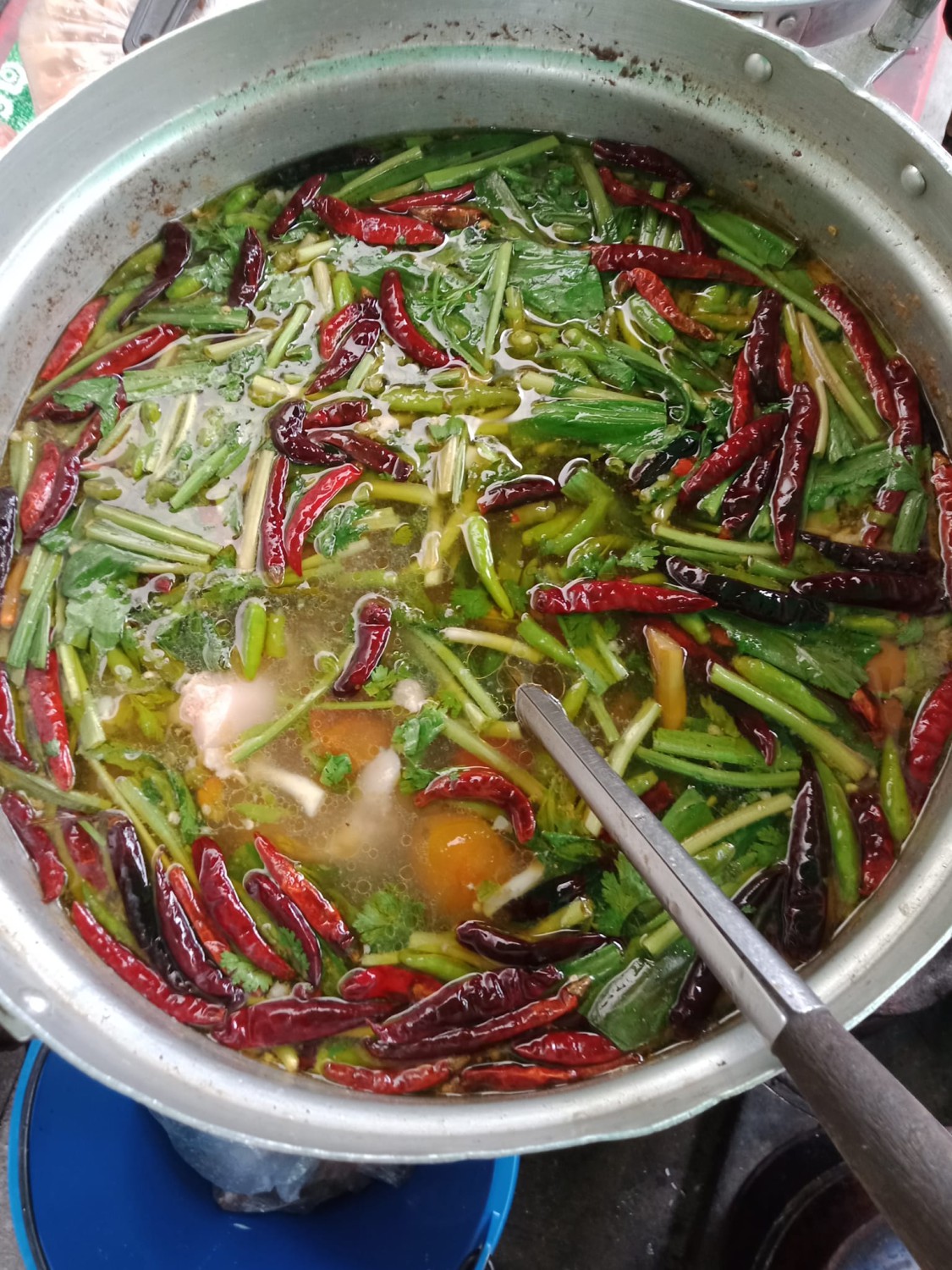 ส้มตำอุทุมพรกสิกรบางลำพู, คาริม โรตีมะตะบะ​, ขนมจีนน้ำยา บางลำภู, เจ้กบบางลำภู ต้มยำกุ้งรอบกลางคืน, Patonggo Cafe, จิระเย็นตาโฟ, ข้าวแกงบางลำพู 2517, ขนมเบื้องแม่ประภา, อาอีซะฮ์ รสดี, พัวกี่, ก๋วยเตี๋ยวลูกชิ้นปลานายง้ำ, โรงนํ้าชา มิตรามิตร, ข้าวแช่แม่ศิริ บางลำพู, พิกุลถั่วแปบแป้งสด, ห้องอาหารกร บางลำพู, เตี๋ยวตุ๋นบ้านสวน สาขาบางลำพู