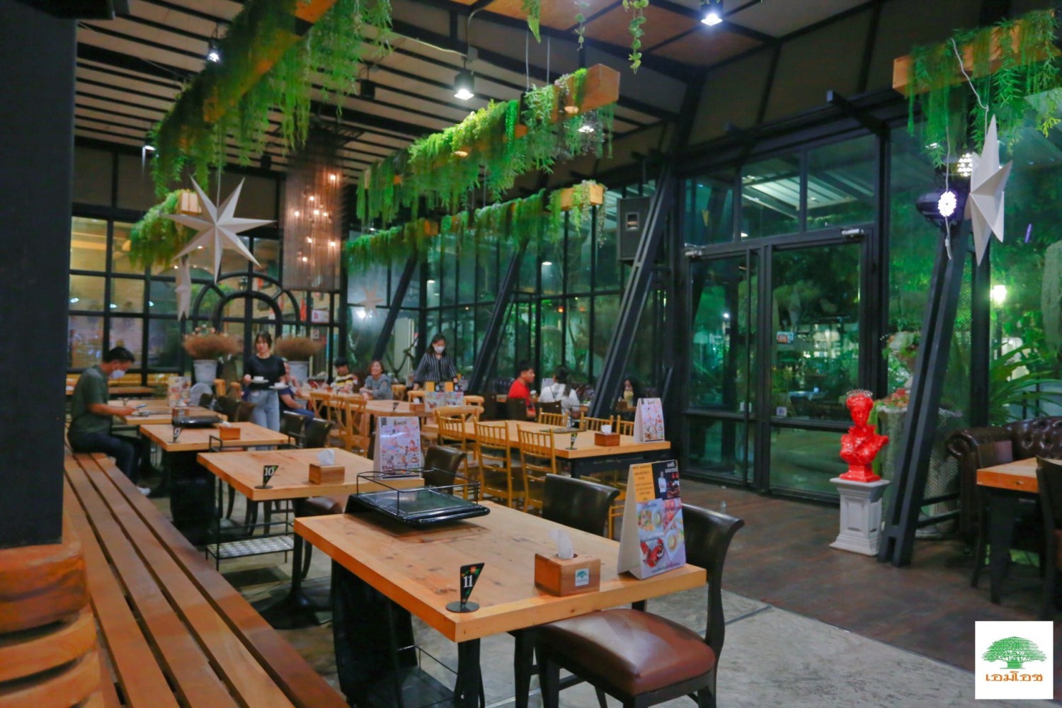 ร้านอ้นส้มตำปูม้า, ไผ่ขวาง, Zaab Station, เอมโอช by The Story, ครัวกางนา, คุ้มขวัญเจ้าเอย, ร้านบ้านเด, กุ่ยหมง, สวนอาหารเบญจรงค์ สุพรรณบุรี, ขัวะ, ลายน้ำ, มุมสบายครัวริมคลอง, ข้าวต้มโกเฑียร, นพรัตน์ ภัตตาคาร, กุ้งเป็น (เจ๊เน้ย), ขนาบน้ำสุพรรณบุรี and mellow, เรือนแพ (ครัวสุพรรณ) &amp; รีสอร์ท, ริมคลองเฮ้าส์, สุรชัยปลาเผา บึงไผ่แขก, Taiheiyo sushi suphanburi