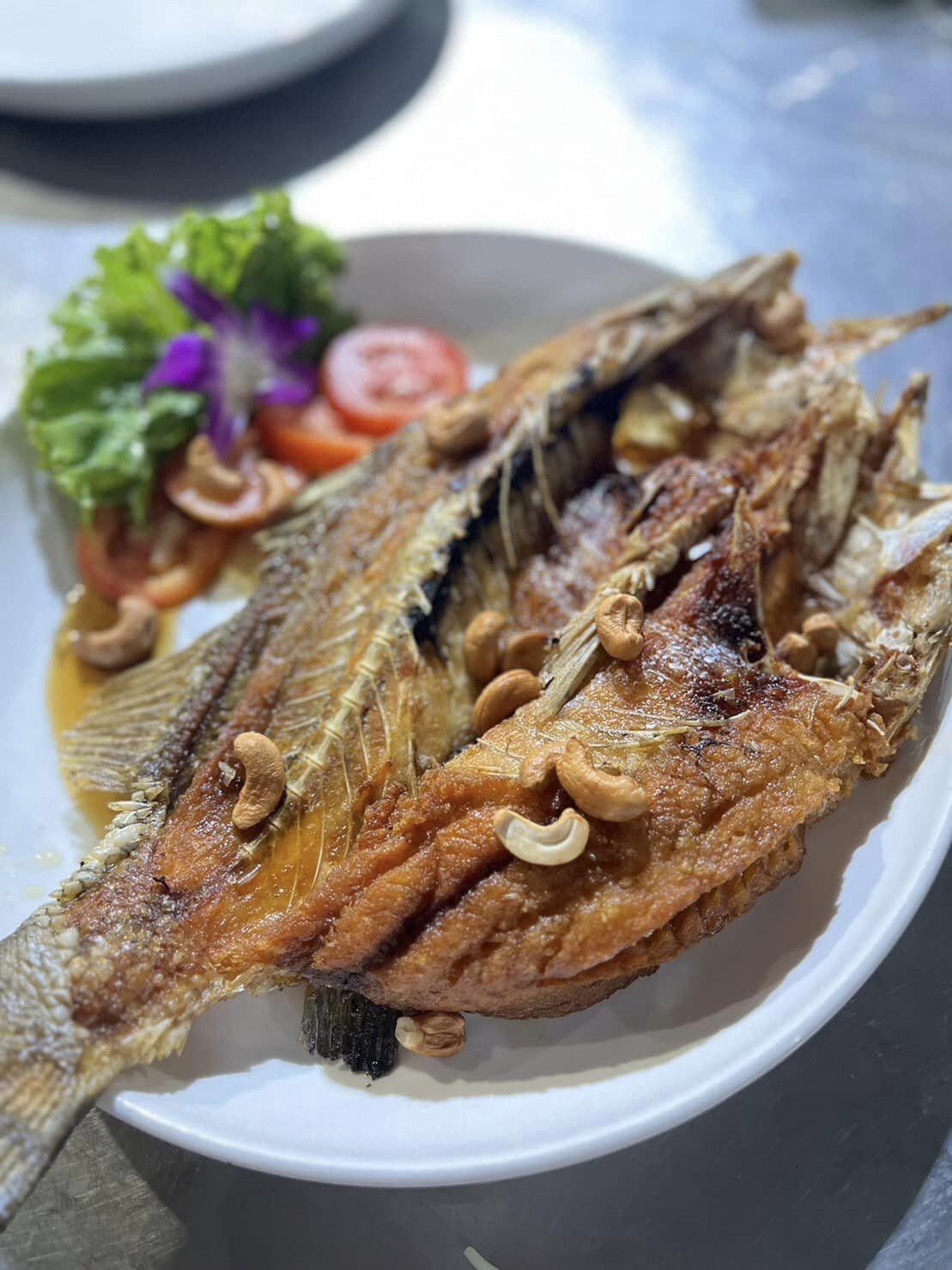ร้านอ้นส้มตำปูม้า, ไผ่ขวาง, Zaab Station, เอมโอช by The Story, ครัวกางนา, คุ้มขวัญเจ้าเอย, ร้านบ้านเด, กุ่ยหมง, สวนอาหารเบญจรงค์ สุพรรณบุรี, ขัวะ, ลายน้ำ, มุมสบายครัวริมคลอง, ข้าวต้มโกเฑียร, นพรัตน์ ภัตตาคาร, กุ้งเป็น (เจ๊เน้ย), ขนาบน้ำสุพรรณบุรี and mellow, เรือนแพ (ครัวสุพรรณ) &amp; รีสอร์ท, ริมคลองเฮ้าส์, สุรชัยปลาเผา บึงไผ่แขก, Taiheiyo sushi suphanburi