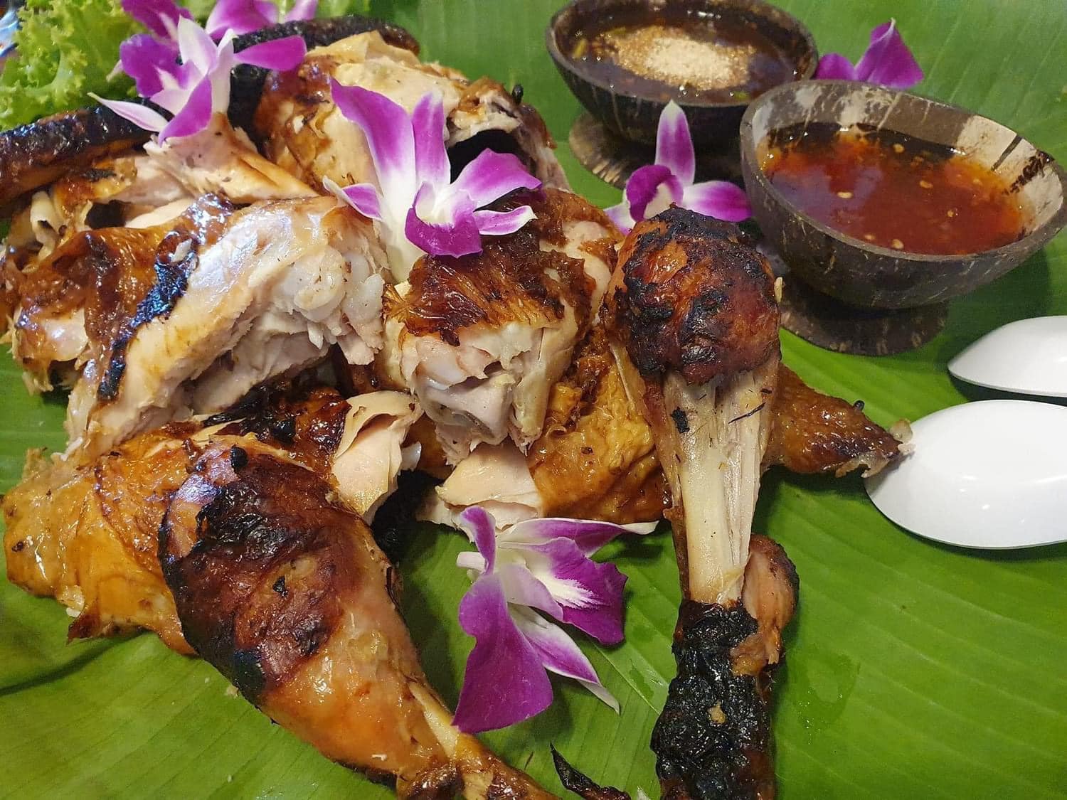 ร้านอ้นส้มตำปูม้า, ไผ่ขวาง, Zaab Station, เอมโอช by The Story, ครัวกางนา, คุ้มขวัญเจ้าเอย, ร้านบ้านเด, กุ่ยหมง, สวนอาหารเบญจรงค์ สุพรรณบุรี, ขัวะ, ลายน้ำ, มุมสบายครัวริมคลอง, ข้าวต้มโกเฑียร, นพรัตน์ ภัตตาคาร, กุ้งเป็น (เจ๊เน้ย), ขนาบน้ำสุพรรณบุรี and mellow, เรือนแพ (ครัวสุพรรณ) &amp; รีสอร์ท, ริมคลองเฮ้าส์, สุรชัยปลาเผา บึงไผ่แขก, Taiheiyo sushi suphanburi