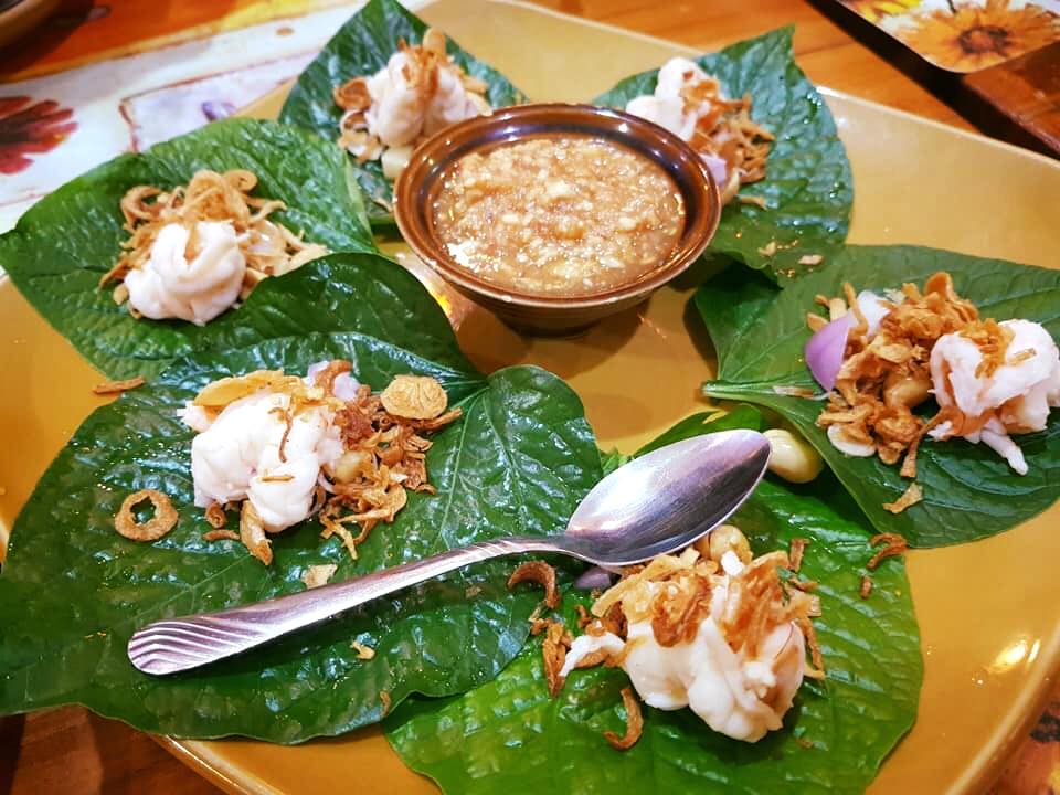 ร้านอ้นส้มตำปูม้า, ไผ่ขวาง, Zaab Station, เอมโอช by The Story, ครัวกางนา, คุ้มขวัญเจ้าเอย, ร้านบ้านเด, กุ่ยหมง, สวนอาหารเบญจรงค์ สุพรรณบุรี, ขัวะ, ลายน้ำ, มุมสบายครัวริมคลอง, ข้าวต้มโกเฑียร, นพรัตน์ ภัตตาคาร, กุ้งเป็น (เจ๊เน้ย), ขนาบน้ำสุพรรณบุรี and mellow, เรือนแพ (ครัวสุพรรณ) &amp; รีสอร์ท, ริมคลองเฮ้าส์, สุรชัยปลาเผา บึงไผ่แขก, Taiheiyo sushi suphanburi