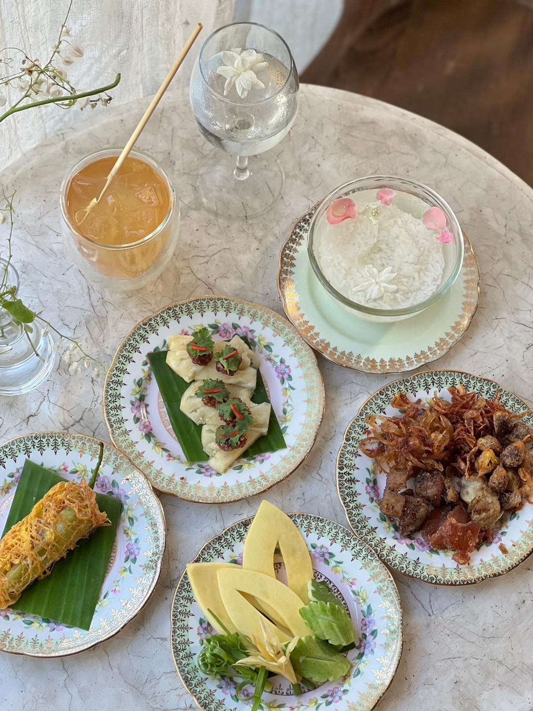 The Sine Cafe’, Whispering cafe, รักษ์น้ำคาเฟ่, Orenchi Cafe, KAWA Coffee and Co., Orenchi Specialty Coffee, Attitude Coffee, Memory House Cafe, In Garden Hut Cafe, ChataThammachart, She's The Legend Cafe, RIVA floating cafe, Good Mood House, นึก คาเฟ่ - วัดไร่ขิง, Ton Khao Terrace, CHADA Tea Boutique, Kark Crof.f