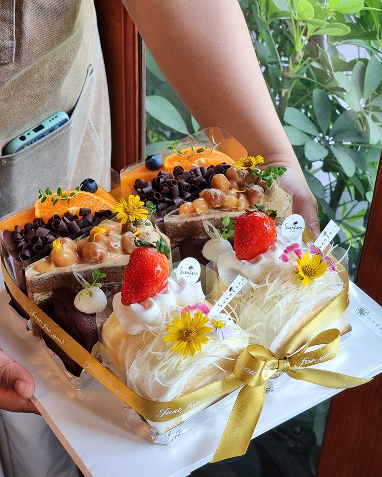 บ้านสวย ในสวน, Siam Brasserie , The Treehouse Nongchok, Natura Cafe, BaanNaiSuan Cafe&Yoga, Patom, Portobello & Désiré, ครัวบ้านสวนสุวรรณ, ร้านอาหารฐิตารีย์ สวนรถไฟ จตุจักร, บ้านสวน อบอวลรัก