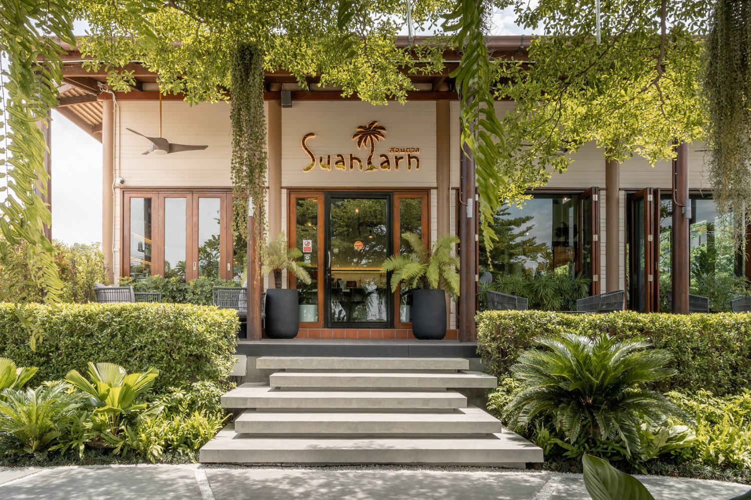 บ้านสวย ในสวน, Siam Brasserie , The Treehouse Nongchok, Natura Cafe, BaanNaiSuan Cafe&Yoga, Patom, Portobello & Désiré, ครัวบ้านสวนสุวรรณ, ร้านอาหารฐิตารีย์ สวนรถไฟ จตุจักร, บ้านสวน อบอวลรัก