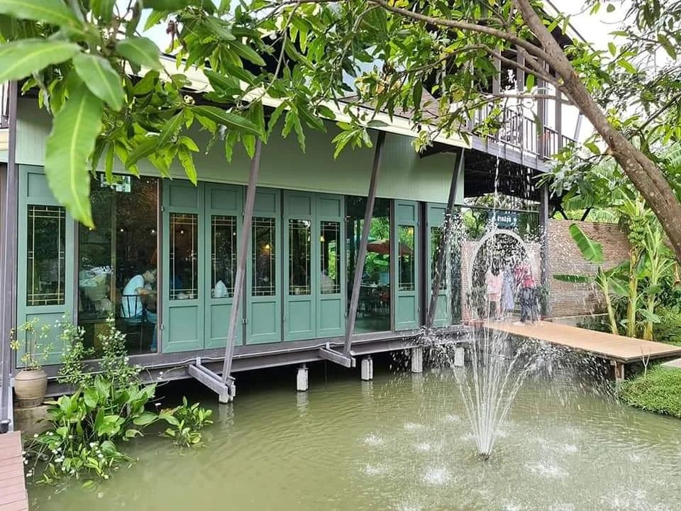 บ้านสวย ในสวน, Siam Brasserie , The Treehouse Nongchok, Natura Cafe, BaanNaiSuan Cafe&Yoga, Patom, Portobello & Désiré, ครัวบ้านสวนสุวรรณ, ร้านอาหารฐิตารีย์ สวนรถไฟ จตุจักร, บ้านสวน อบอวลรัก