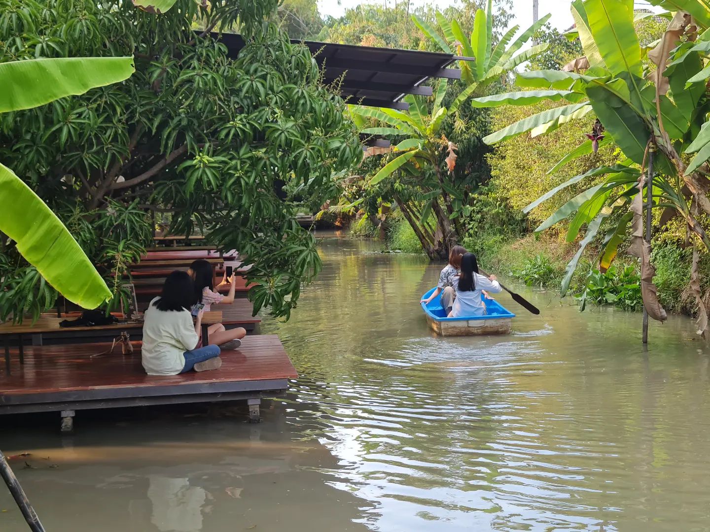 บ้านสวย ในสวน, Siam Brasserie , The Treehouse Nongchok, Natura Cafe, BaanNaiSuan Cafe&Yoga, Patom, Portobello & Désiré, ครัวบ้านสวนสุวรรณ, ร้านอาหารฐิตารีย์ สวนรถไฟ จตุจักร, บ้านสวน อบอวลรัก