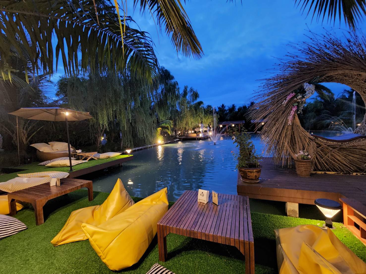 The Sine Cafe’, Whispering cafe, รักษ์น้ำคาเฟ่, Orenchi Cafe, KAWA Coffee and Co., Orenchi Specialty Coffee, Attitude Coffee, Memory House Cafe, In Garden Hut Cafe, ChataThammachart, She's The Legend Cafe, RIVA floating cafe, Good Mood House, นึก คาเฟ่ - วัดไร่ขิง, Ton Khao Terrace, CHADA Tea Boutique, Kark Crof.f