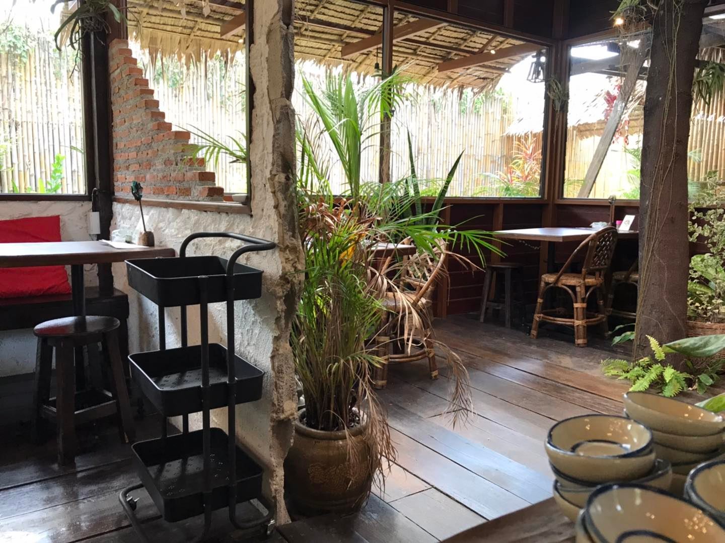 กอบัว, บ้านอาหารไทย, บ้านบัว, บ้านรั้วไม้ Cuisine & Cafe, ครัวหอมมันปู, ร้านไหน อุทยานหินเขางู ราชบุรี, สวนอาหาร รางตาล, Pakmud แซ่บหมูทะ, สาขาโพธาราม, ถึงพริกถึงขิง, มะม่วงคู่, เนื้อต้มบ้านสิงห์ เจ๊ติ๋ม, โกรกแดง, ชุมทางของอร่อย, Mainichi365, Octospider restaurant, Lim cafe Photaram, ครัวตะนาวศรี สวนผึ้ง ราชบุรี, อาตี๋โกปี๊, โอปอชิฟฟ่อนเค้ก, ก๋วยเตี๋ยวปลาแม่กลอง, ติ๋มเค้กมะพร้าวอ่อน, ก๋วยเตี๋ยวโบราณป้าฮวย, โอ่งข้าวโอ่งน้ำ, ครัวม่อนไข่ สวนผึ้ง ราชบุรี, ShabuDo