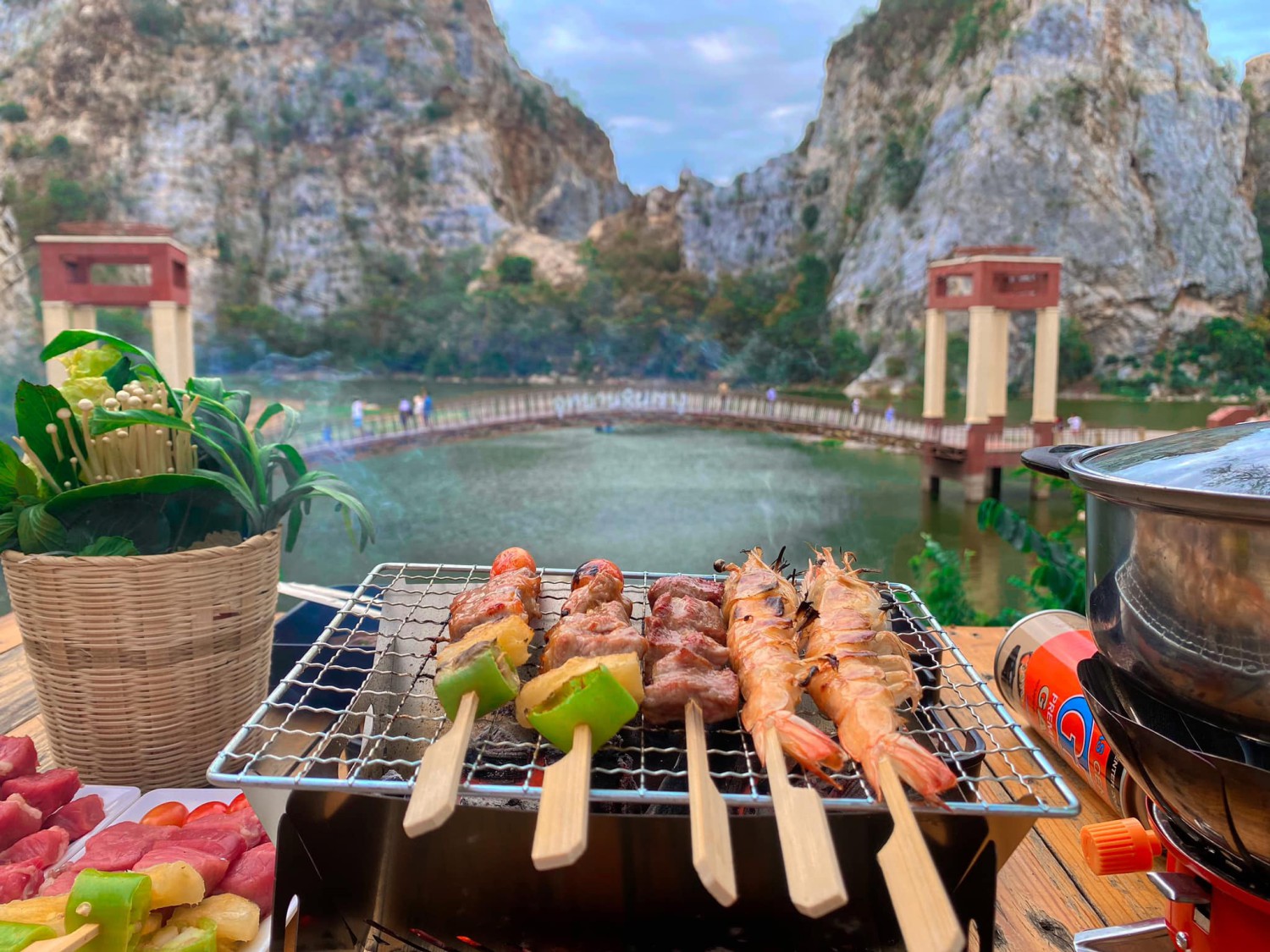 กอบัว, บ้านอาหารไทย, บ้านบัว, บ้านรั้วไม้ Cuisine & Cafe, ครัวหอมมันปู, ร้านไหน อุทยานหินเขางู ราชบุรี, สวนอาหาร รางตาล, Pakmud แซ่บหมูทะ, สาขาโพธาราม, ถึงพริกถึงขิง, มะม่วงคู่, เนื้อต้มบ้านสิงห์ เจ๊ติ๋ม, โกรกแดง, ชุมทางของอร่อย, Mainichi365, Octospider restaurant, Lim cafe Photaram, ครัวตะนาวศรี สวนผึ้ง ราชบุรี, อาตี๋โกปี๊, โอปอชิฟฟ่อนเค้ก, ก๋วยเตี๋ยวปลาแม่กลอง, ติ๋มเค้กมะพร้าวอ่อน, ก๋วยเตี๋ยวโบราณป้าฮวย, โอ่งข้าวโอ่งน้ำ, ครัวม่อนไข่ สวนผึ้ง ราชบุรี, ShabuDo