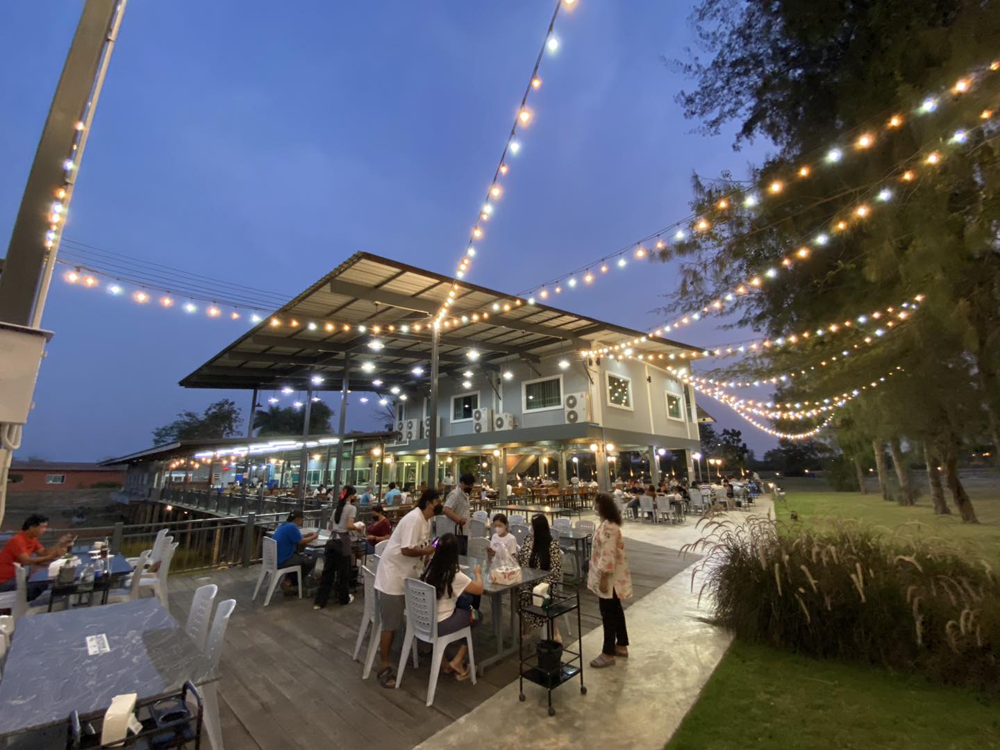 กอบัว, บ้านอาหารไทย, บ้านบัว, บ้านรั้วไม้ Cuisine & Cafe, ครัวหอมมันปู, ร้านไหน อุทยานหินเขางู ราชบุรี, สวนอาหาร รางตาล, Pakmud แซ่บหมูทะ, สาขาโพธาราม, ถึงพริกถึงขิง, มะม่วงคู่, เนื้อต้มบ้านสิงห์ เจ๊ติ๋ม, โกรกแดง, ชุมทางของอร่อย, Mainichi365, Octospider restaurant, Lim cafe Photaram, ครัวตะนาวศรี สวนผึ้ง ราชบุรี, อาตี๋โกปี๊, โอปอชิฟฟ่อนเค้ก, ก๋วยเตี๋ยวปลาแม่กลอง, ติ๋มเค้กมะพร้าวอ่อน, ก๋วยเตี๋ยวโบราณป้าฮวย, โอ่งข้าวโอ่งน้ำ, ครัวม่อนไข่ สวนผึ้ง ราชบุรี, ShabuDo