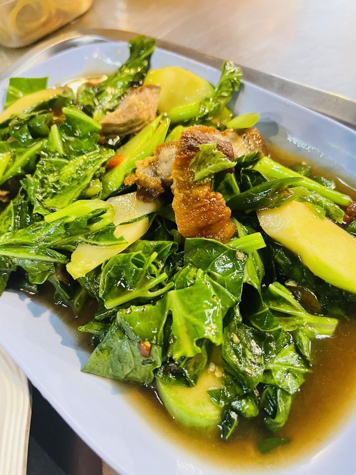 ข้าวต้มปลา 164, สาขาพัทยา, ข้าวต้มกุ๊ย ปาหนัน สูตรต้นตำรับ สาขาพัทยา , ข้าวต้มปลาเจ้าเก่า ลานโพธิ์เดิม, เจ๊นงค์ ข้าวต้มบาทเดียว พัทยา, ข้าวต้มป้าเล็กโต้รุ่ง, ราชาข้าวต้มผักบุ้งลอยฟ้า พัทยากลาง, ป.อยู่เย็นรสเด่น พัทยา, ข้าวต้มปลาปัญญาชน, สาขาพัทยากลางสาย 3, ราชาข้าวต้มผักบุ้งลอยฟ้า, สาขาพัทยาสาย 3, ข้าวต้มหนุ่ม พัทยา, ตี๋เล็ก ข้าวต้มปลา, ข้าวต้มปลาแป๊ะจั๊ว, ร้านข้าวต้มประจันบาน, ข้าวต้มโชคอนันต์