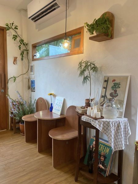 Air Space Hua Hin, ปลีกวิเวก คาเฟ่, After morning cafe, The Chocolate Factory HuaHin, DRIP RIM LAY, Top Seacret Beach Cafe, Molley coffee stand, RowHou8e Cafe' HuaHin106, 25 Monday cafe', S'more Cafe Huahin, Tree House Cafe', Wilaiwan Hua Hin