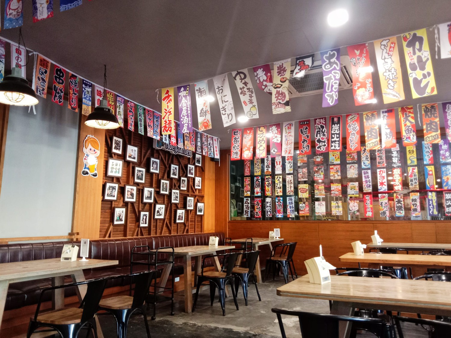ฮอม Hom 2493, บ้านม่อนนกยูง, Kim's Cafe', ครัวจิ้นสด อาหารพื้นเมือง, ปั๋นใจ๋, สวนไซทอง ไส้กรอกเผาเตาดิน, ป้าแป้งเย็นตาโฟ ประตูชัย, ฮักเส้น ก๋วยเตี๋ยวต้มยำเมืองแพร่, ขนมเส้นน้ำย้อย กาดน้ำทอง -โจหยก, วีวี่ (weewee food and catering), ข้าวซอยเจ้เล็กประตูชัย แพร่, ร้านลาบป้ามา, ร่มไม้ใหญ่ เรสเตอรองท์, ร้านจิ้นนึ่งแม่หล่าย