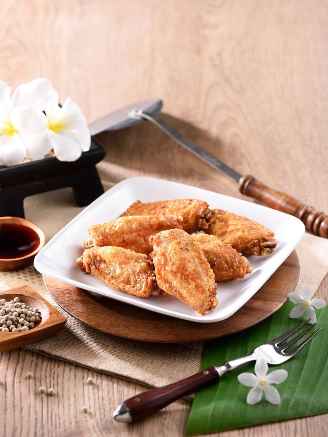 Anya Authentic Thai Cuisine, Kinu, สาขาเสาชิงช้า, ภูธรบาร์, ครัวอัปษร, สาขาถนนดินสอ, ขนมกุ๋ยช่ายเจ๊ต้อย, ตาชัยก๋วยเตี๋ยวสุโขทัย, โกปี๊เฮี้ยะไถ่กี่ ณ เสาชิงช้า, ไทยทำ เกาเหลาสมองหมู, จิต เตาถ่าน, ศิริพรโภชนา, มนต์ นมสด, เจ๊นี เผือกหิมะ, ลูกชิ้นหมูแพร่งนรา, นายอ้วนเย็นตาโฟเสาชิงช้า, สุขนิยม ขนมครกสิงคโปร์, ทิพย์สมัย ผัดไทยประตูผี, เช็งซิมอี๊ , สาขาเสาชิงช้า, Bite and Bond, ร้านติ่นฟง Tinn Feng, บรรพชน Bun Bar Chon, นมโจ เสาชิงช้า, ข้าวหมูแดงนายชุน
