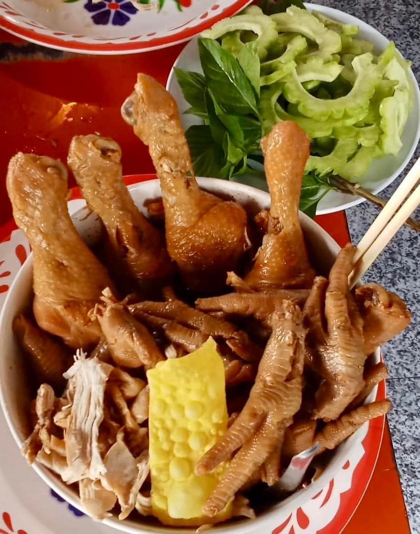 นิยมบุฟเฟ่ต์ ก๋วยเตี๋ยวไก่มะระ, ก๋วยเตี๋ยวเรือ จ้าวคุณ Jaokhun ปากน้ำ สมุทรปราการ, นายท่าน, เฮียปิงลูกชิ้นปลาหมึก, สำรวยก๋วยเตี๋ยวเนื้อ วัดอโศการาม, ก๋วยเตี๋ยวเรือเติมบุญ, ก๋วยเตี๋ยวปลื้ม เนื้อตุ๋น หมูตุ๋น, ก๋วยเตี๋ยวเนื้อ เจ๊หงษ์ แพรกษา, ก๋วยเตี๋ยวเป็ดเจ๊เต็ง, ต.รุ่งโรจน์ ลูกชิ้นปลา, เนื้อตุ๋น แม่ประคำ อร่อยที่สุดในโลก 24 ชม., เจ๊ลี ก๋วยเตี๋ยวเรืออยุธยา รสเด็ด, ติ๋มก๋วยเตี๋ยวเป็ด, ก๋วยเตี๋ยวลูกชิ้นยักษ์ - สะพานเขียว, ก๋วยเตี๋ยวดาวทอง, ก๋วยเตี๋ยวข้ามฟาก, สถานีรถไฟฟ้าทิพวัล-แบริ่งเก่า, ก๋วยเตี๋ยวเรือตรากบ ปั๊ม ปตท.สมจิตร, เจ๊ดา ก๋วยเตี๋ยวเป็ด ปากน้ำ