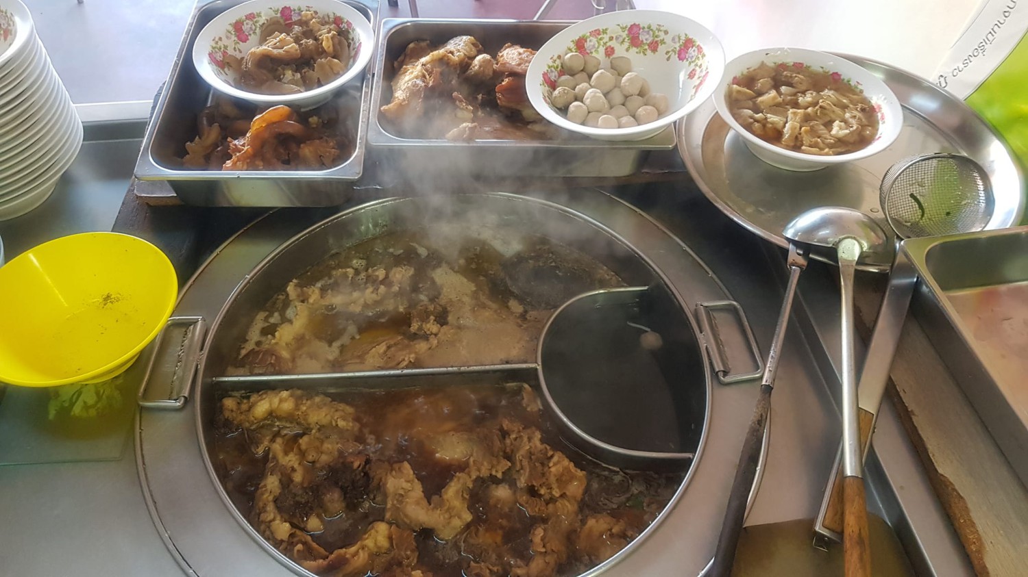 นิยมบุฟเฟ่ต์ ก๋วยเตี๋ยวไก่มะระ, ก๋วยเตี๋ยวเรือ จ้าวคุณ Jaokhun ปากน้ำ สมุทรปราการ, นายท่าน, เฮียปิงลูกชิ้นปลาหมึก, สำรวยก๋วยเตี๋ยวเนื้อ วัดอโศการาม, ก๋วยเตี๋ยวเรือเติมบุญ, ก๋วยเตี๋ยวปลื้ม เนื้อตุ๋น หมูตุ๋น, ก๋วยเตี๋ยวเนื้อ เจ๊หงษ์ แพรกษา, ก๋วยเตี๋ยวเป็ดเจ๊เต็ง, ต.รุ่งโรจน์ ลูกชิ้นปลา, เนื้อตุ๋น แม่ประคำ อร่อยที่สุดในโลก 24 ชม., เจ๊ลี ก๋วยเตี๋ยวเรืออยุธยา รสเด็ด, ติ๋มก๋วยเตี๋ยวเป็ด, ก๋วยเตี๋ยวลูกชิ้นยักษ์ - สะพานเขียว, ก๋วยเตี๋ยวดาวทอง, ก๋วยเตี๋ยวข้ามฟาก, สถานีรถไฟฟ้าทิพวัล-แบริ่งเก่า, ก๋วยเตี๋ยวเรือตรากบ ปั๊ม ปตท.สมจิตร, เจ๊ดา ก๋วยเตี๋ยวเป็ด ปากน้ำ