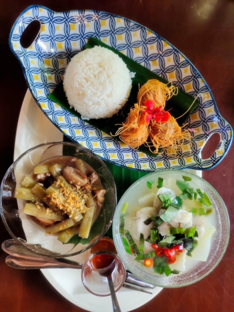 บ้านพระยาสุเรนทร์, The Riverside Restaurant Lampang, อร่อยบาทเดียว, ฮอมครัวเมือง, บะหมี่โกจือ ข้างไปรษณีย์ลำปาง, ข้าวซอยป้าบุญ ลำปาง, ข้าวมันไก่ห้าแยก, ก๋วยเตี๋ยวบ้านดง ลำปาง, ข้าวซอยอิสลาม ลำปางหนา