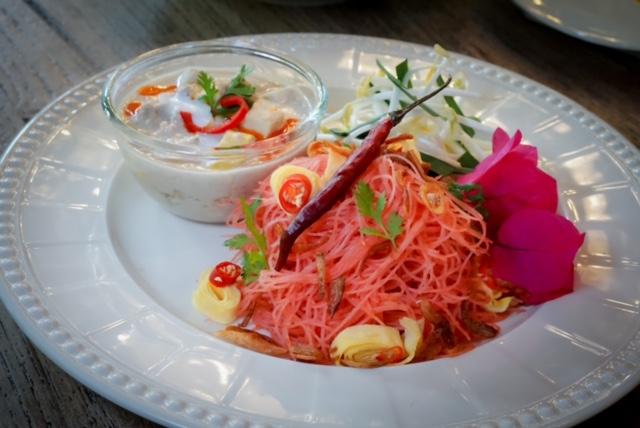 บ้านพระยาสุเรนทร์, The Riverside Restaurant Lampang, อร่อยบาทเดียว, ฮอมครัวเมือง, บะหมี่โกจือ ข้างไปรษณีย์ลำปาง, ข้าวซอยป้าบุญ ลำปาง, ข้าวมันไก่ห้าแยก, ก๋วยเตี๋ยวบ้านดง ลำปาง, ข้าวซอยอิสลาม ลำปางหนา