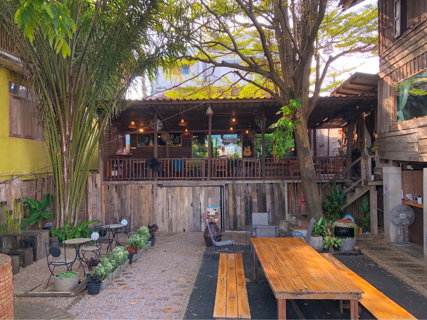 Mixirista Lampang, TIN’N, Wooden House Cafe', Karpenter cafe&amp;bake, Secret Garden Cafe, บ้านนอกคาเฟ่, Kin Cafe' Lampang, ณ หิรัญ คาเฟ่, Himwang Café, ไอหย๋า ปังนม, Dezato Cafe, อาร์มแชร์ คาเฟ่, โก๋กาแฟ ธรรมดาเป็นพิเศษ, Nalalin Home Cafe-Lampang, NOP Cafe&amp;Bistro, ก๋างต้ง, Moungngwezin