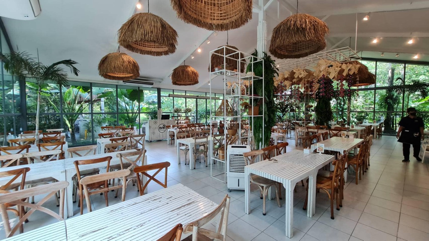 Nomimono Izakaya, กะทิบ้านอาหารไทยและขนม, ก๋วยเตี๋ยวเรือนแพ, Sasi Bangkok, Blooming Cafe, 128 Craft & Soul, อิ่มใจ เสือร้อง, Cafe Casta, ต๋องริมทาง, Wife's Restaurant, บ้านสวนองุ่น, เฮือนลำพูน, COAL Bistro, SUNKISS.bangkok, ร้านดวงเดือนจิ้มจุ่มอาหารอีสาน, ก๋วยเตี๋ยวไม่มีชื่อ ตลิ่งชัน