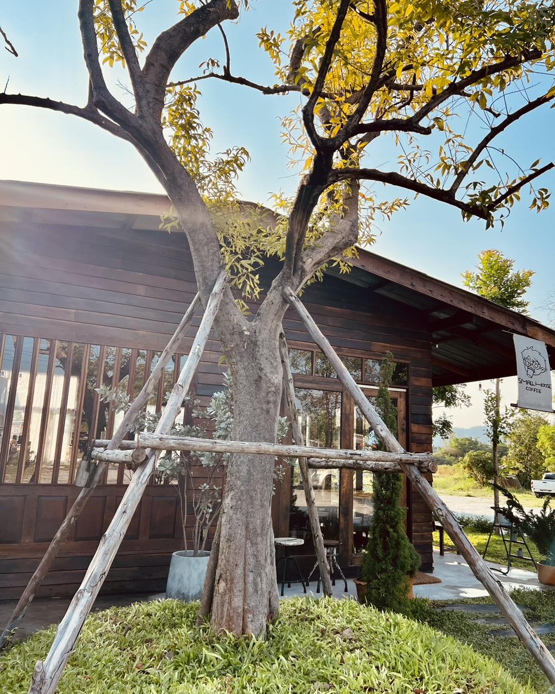Way Coffee House, Piccolo BangSaen, Peaceful Cafe, Artory.cafe.crafts, Cubbie ‘s, To Die For Coffee, U Cafe & Bakery, A blank coffee, Coffee Train, WON HOUSE, Standtall Coffee, Small House Coffee