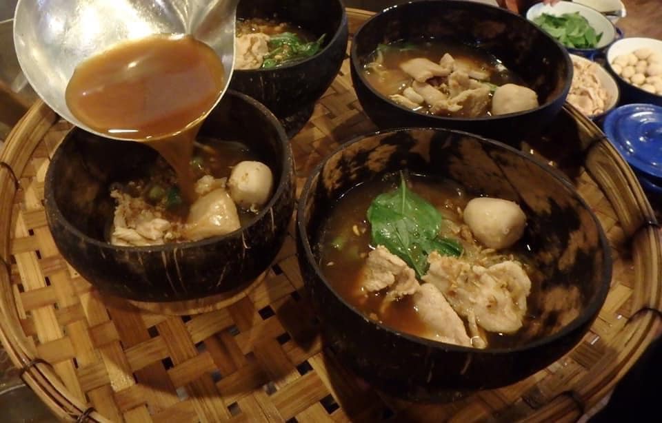 ร้านก๋วยเตี๋ยวยายปุก วัดธรรมนิมิต จ.สมุทรสงคราม, เตี๋ยว ตก กะลา, ก๋องเมงจั้น บะหมี่เกี๊ยว, ร้านอาหาร เกาเหลากรุงไทย, ก๋วยเตี๋ยวหมูมะนาว แม่บุญมี, ก๋วยเตี๋ยวเรือแคปลั่น หมูน้ำตก-น้ำแดง, แซ่บเตี๋ยวห้อยขา บ้าน ณ ตุ๊กจ้า, ก๋วยเตี๋ยวเนื้อ-หมูน้ำแดง ลุงพร เจ้าเก่าคลองตะโก, ก๋วยเตี๋ยวหมูย่างกะทิสด อัมพวา, ก๋วยเตี๋ยวปลาคลองโคน, เจ๊เล็กก๋วยเตี๋ยวเป็ด วัดแก้วฟ้า, ร้านลูกชิ้นวีระ แม่กลอง, ร้านชุ้นพานิช เจ้อั้ง, บ้านเตี๋ยวทรงไทย