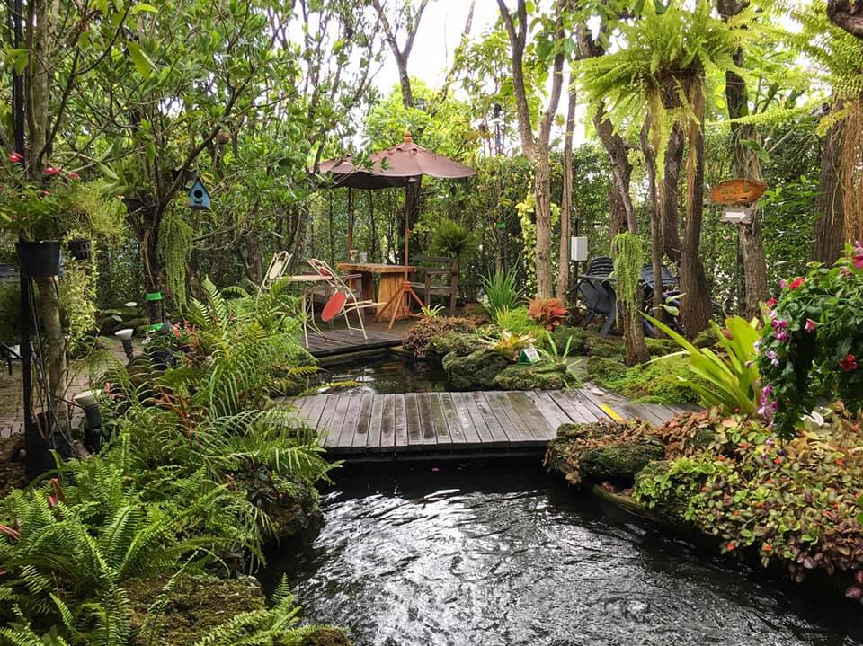 บ้านสวย ในสวน, Siam Brasserie , The Treehouse Nongchok, Natura Cafe, BaanNaiSuan Cafe&Yoga, Patom, Portobello & Désiré, ครัวบ้านสวนสุวรรณ, ร้านอาหารฐิตารีย์ สวนรถไฟ จตุจักร, บ้านสวน อบอวลรัก