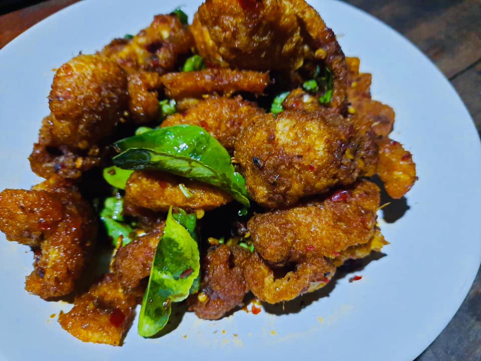ข้าวเปิ๊ปยายเครื่อง, กับข้าวกับปลา, สินวนา, เฟื่องฟ้า, บ้านครูอิ๋ว, สิบสองหน่วยตัด, ร้านอาหารลุงจ้อย สุโขทัย, ก๋วยเตี๋ยวสุโขทัย ไม้กลางกรุง, Pizza House, Phum Phor ภูมิพ่อ, รักชาติ พาเพลิน ศรีสำโรง, ณ โขทัย, กุ๊กเหมียน, ป้าอ้วนหมูจุ่ม 2